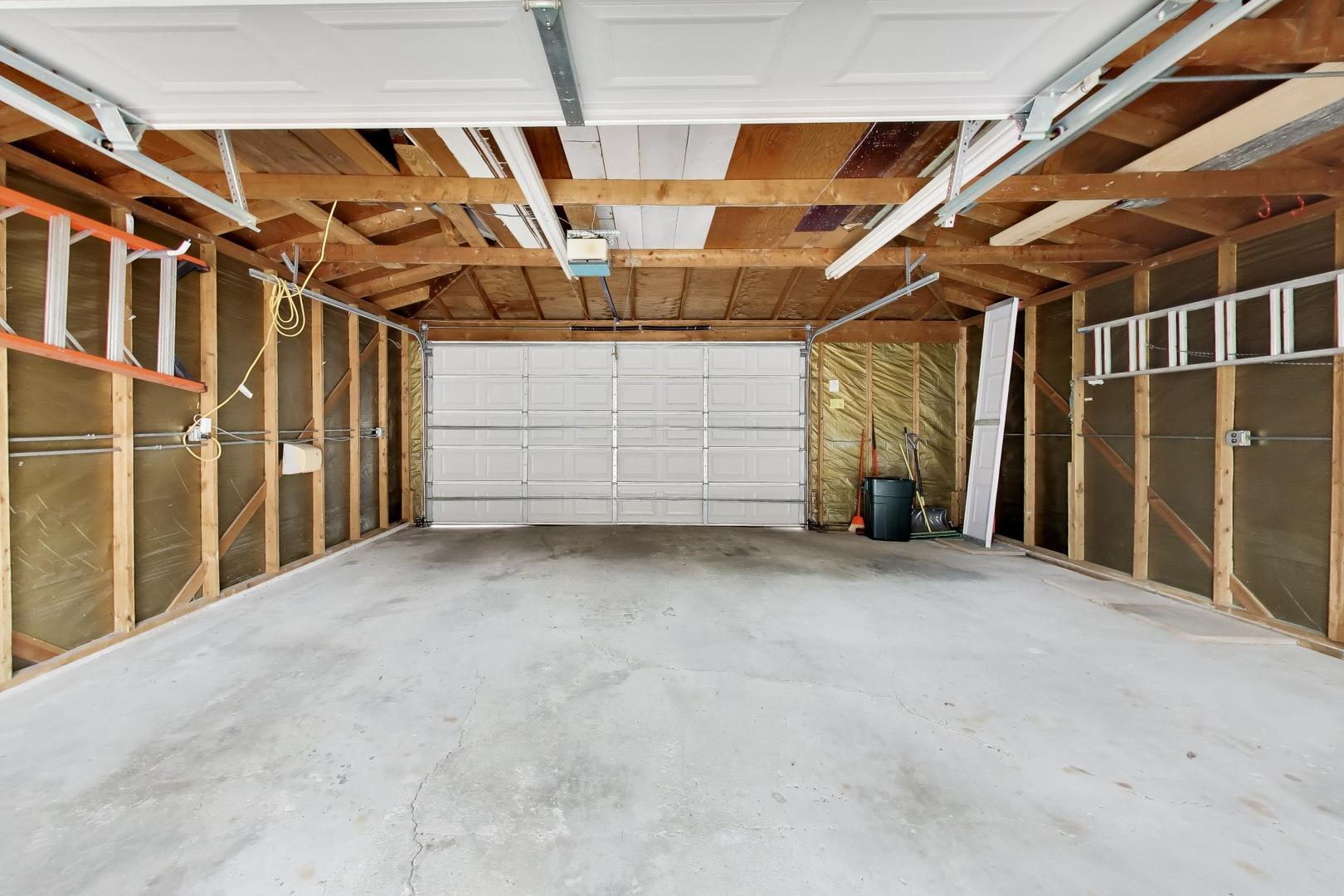 6215 N Lowell Avenue, Chicago, IL 60646