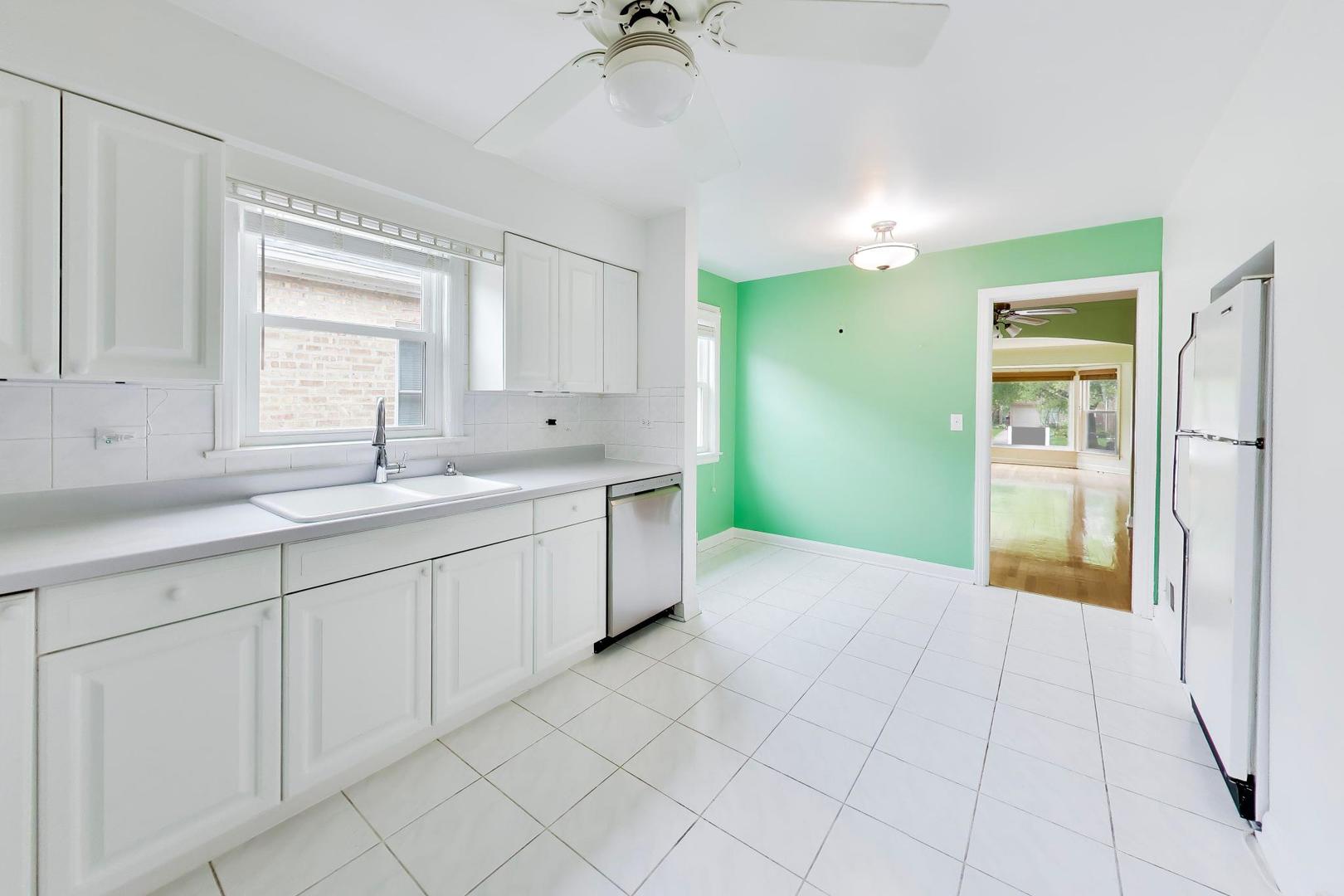 6215 N Lowell Avenue, Chicago, IL 60646