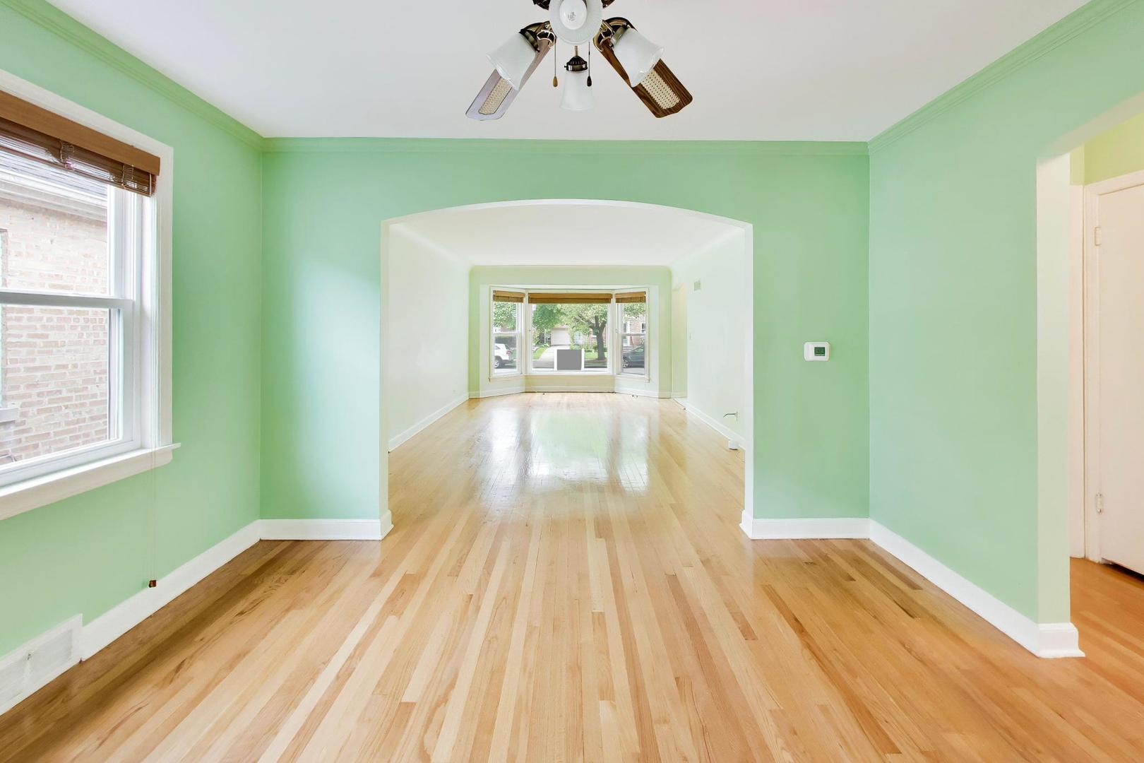 6215 N Lowell Avenue, Chicago, IL 60646
