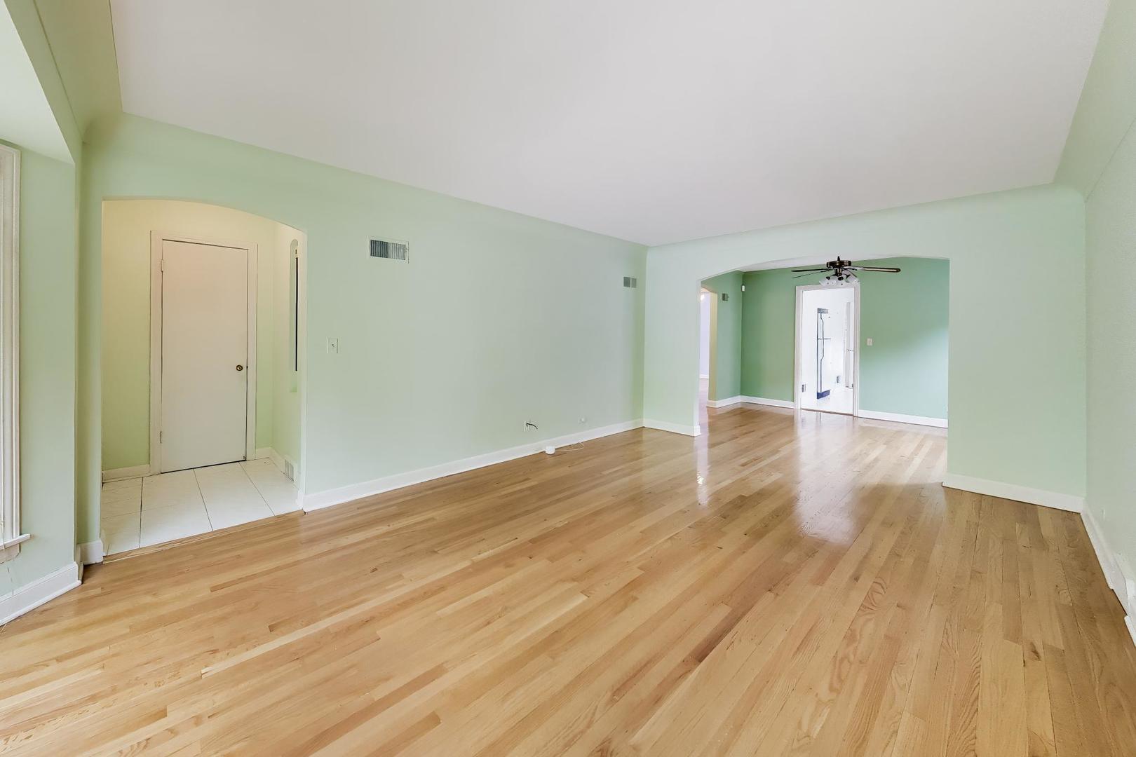 6215 N Lowell Avenue, Chicago, IL 60646