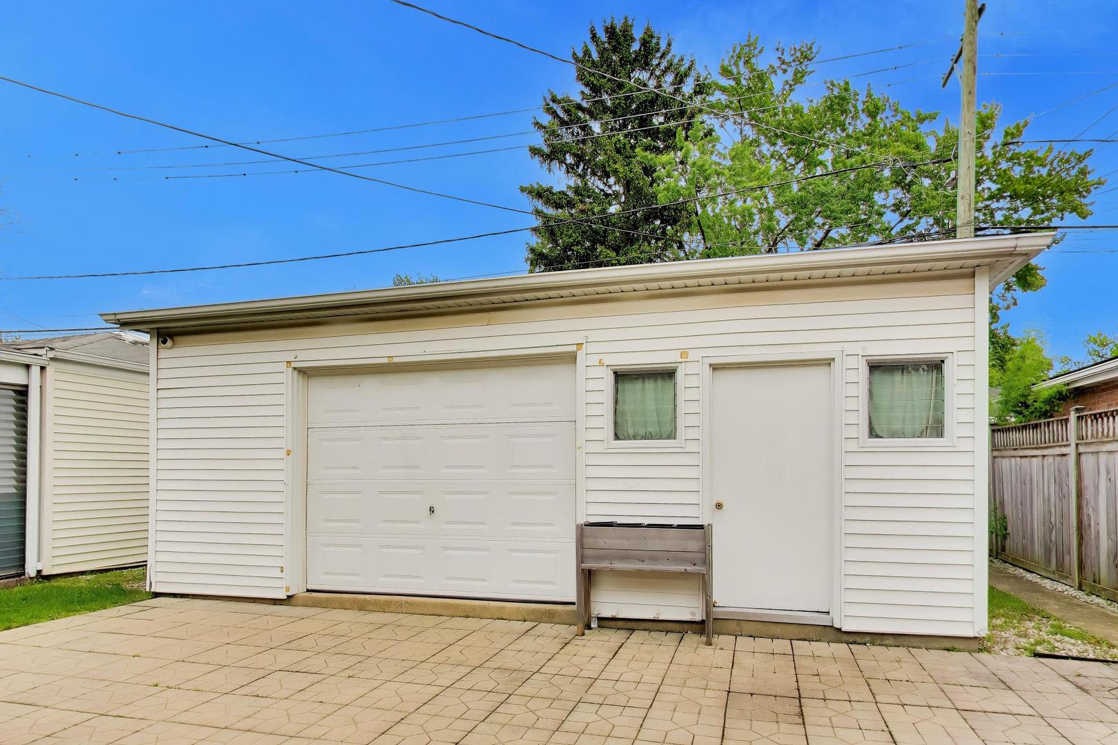 6215 N Lowell Avenue, Chicago, IL 60646