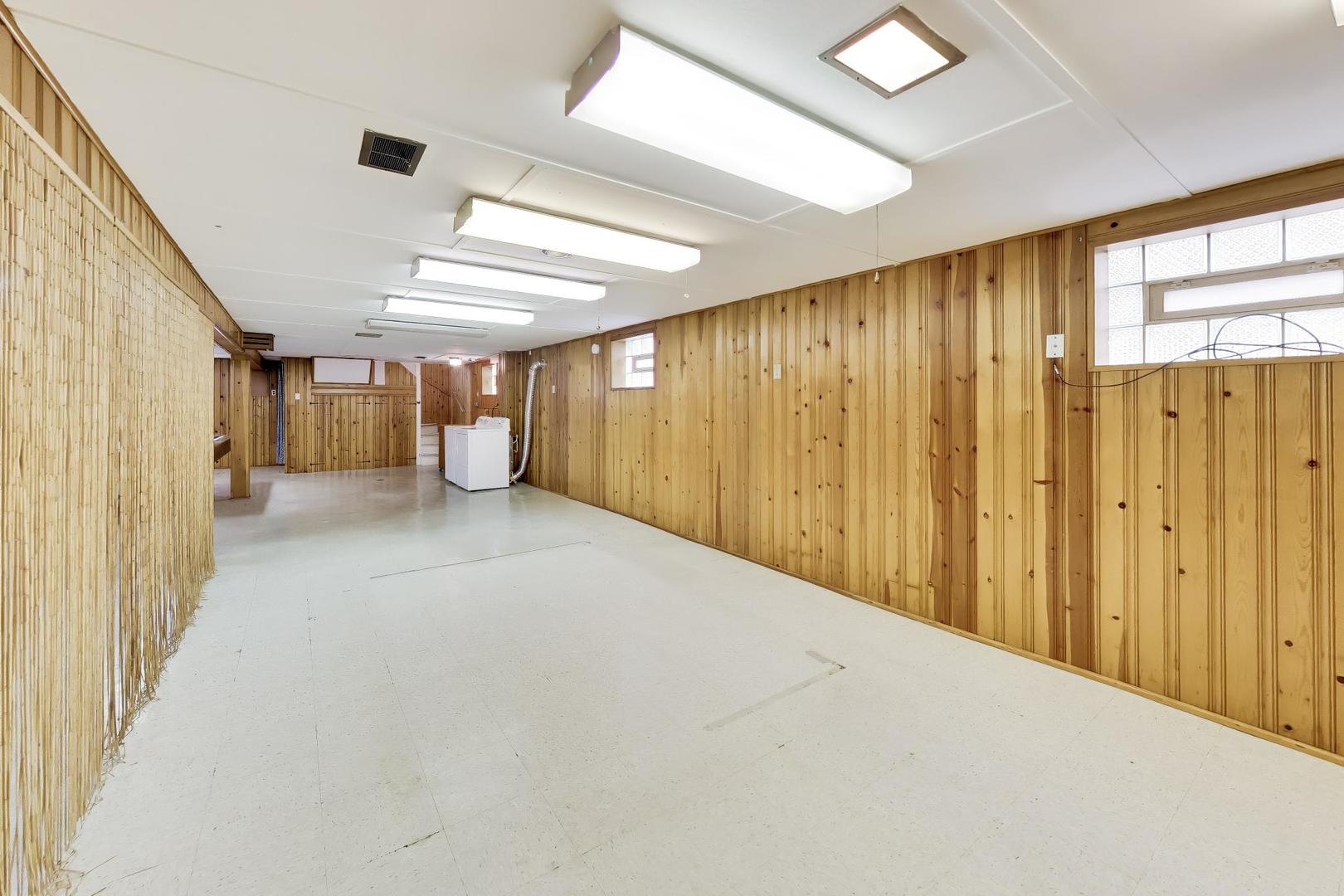 6215 N Lowell Avenue, Chicago, IL 60646