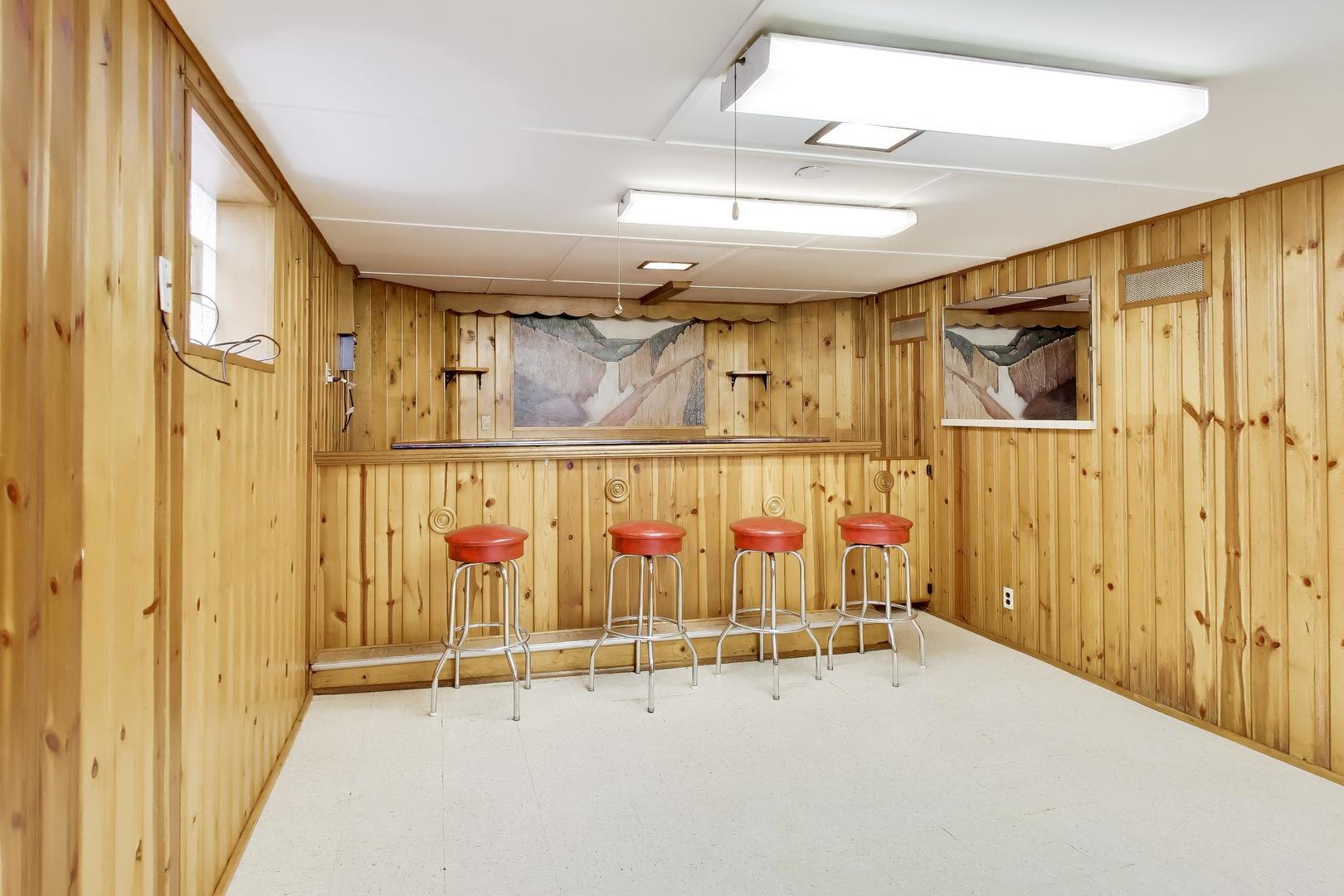 6215 N Lowell Avenue, Chicago, IL 60646