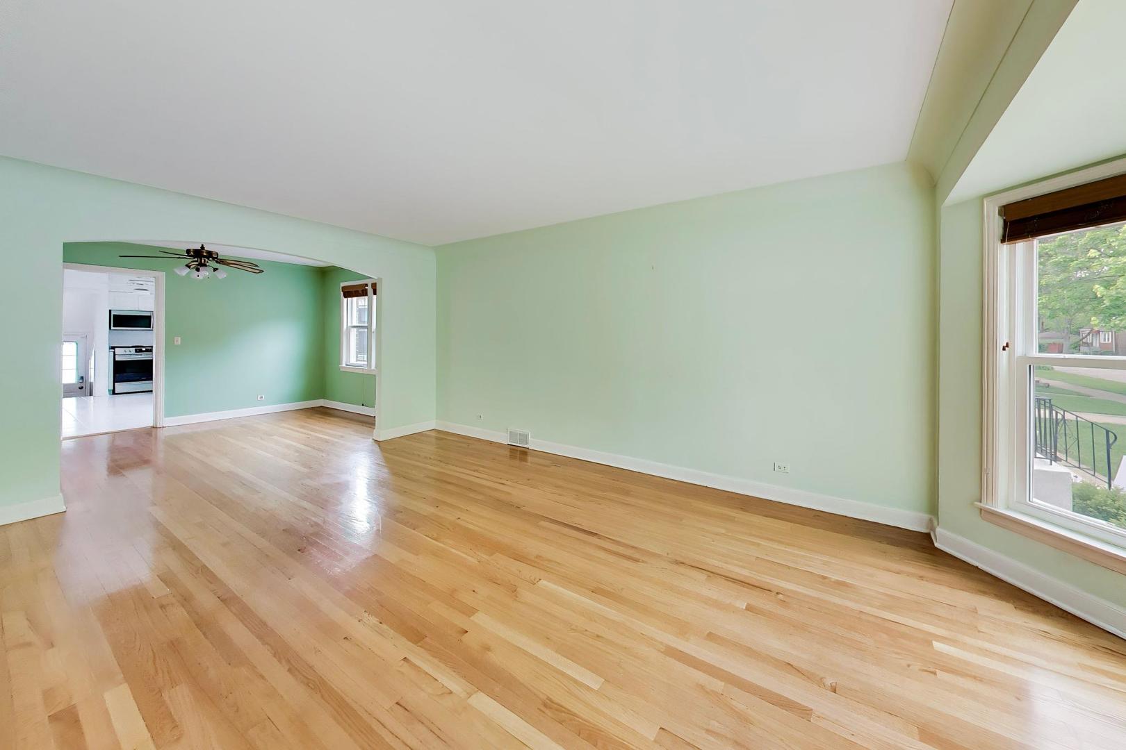 6215 N Lowell Avenue, Chicago, IL 60646