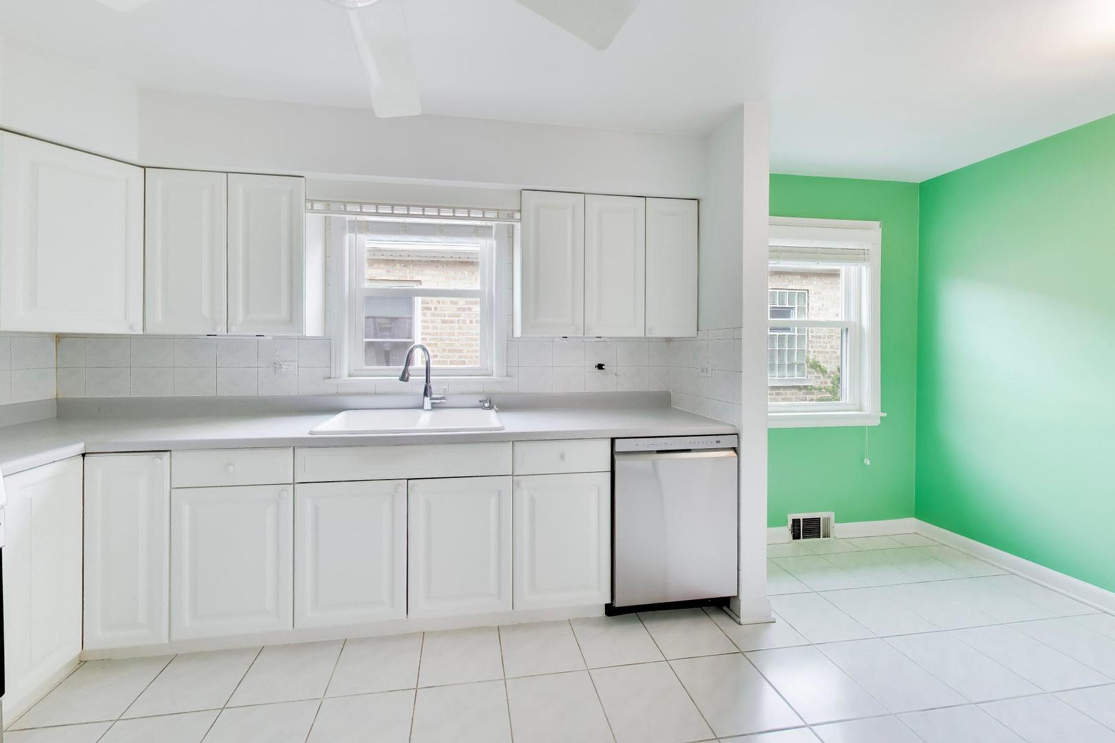 6215 N Lowell Avenue, Chicago, IL 60646