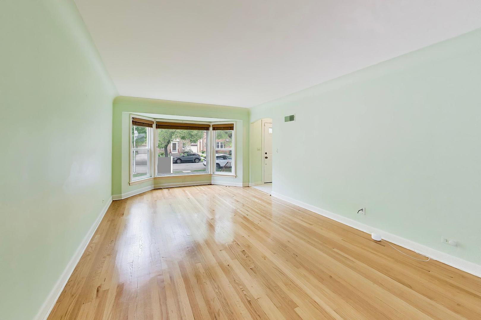 6215 N Lowell Avenue, Chicago, IL 60646