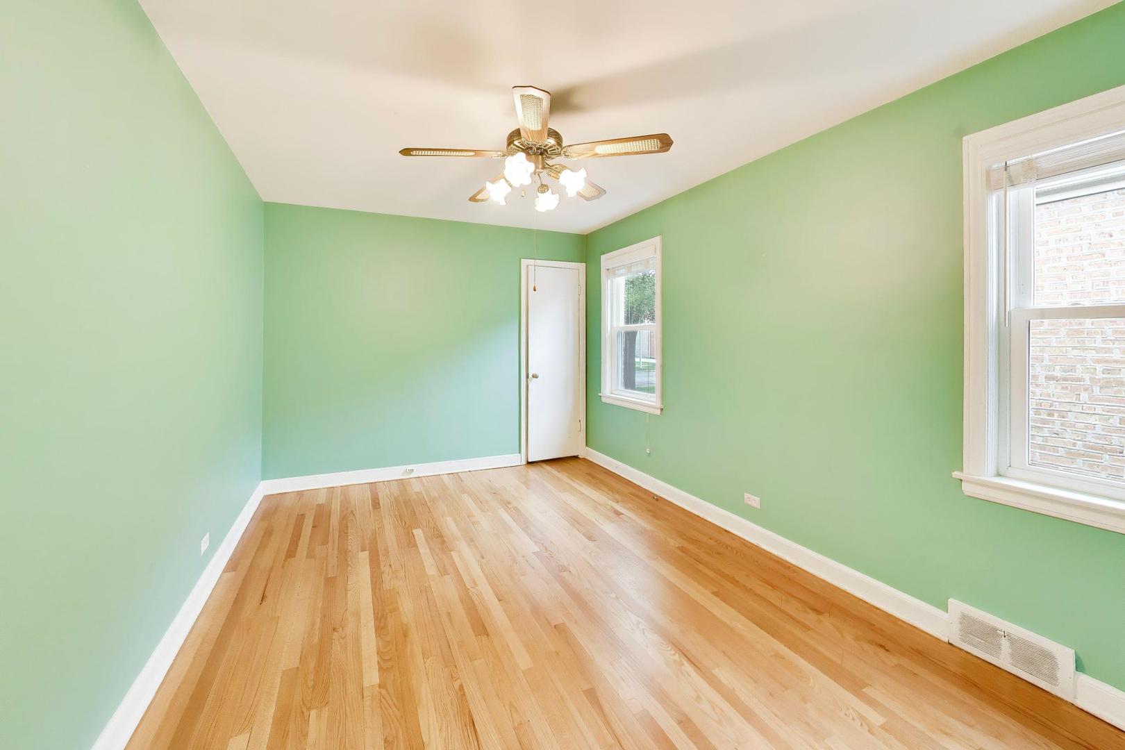 6215 N Lowell Avenue, Chicago, IL 60646