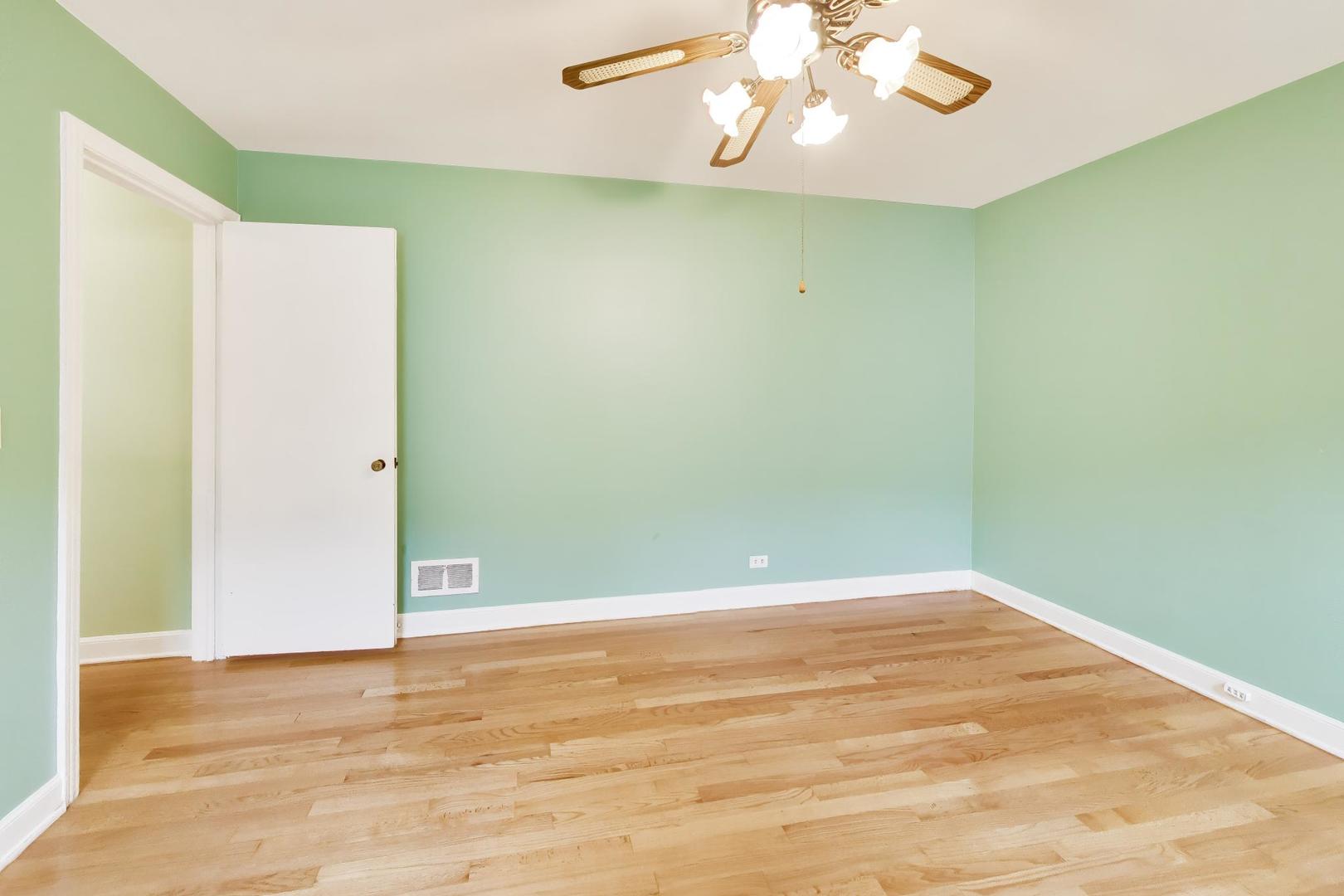 6215 N Lowell Avenue, Chicago, IL 60646