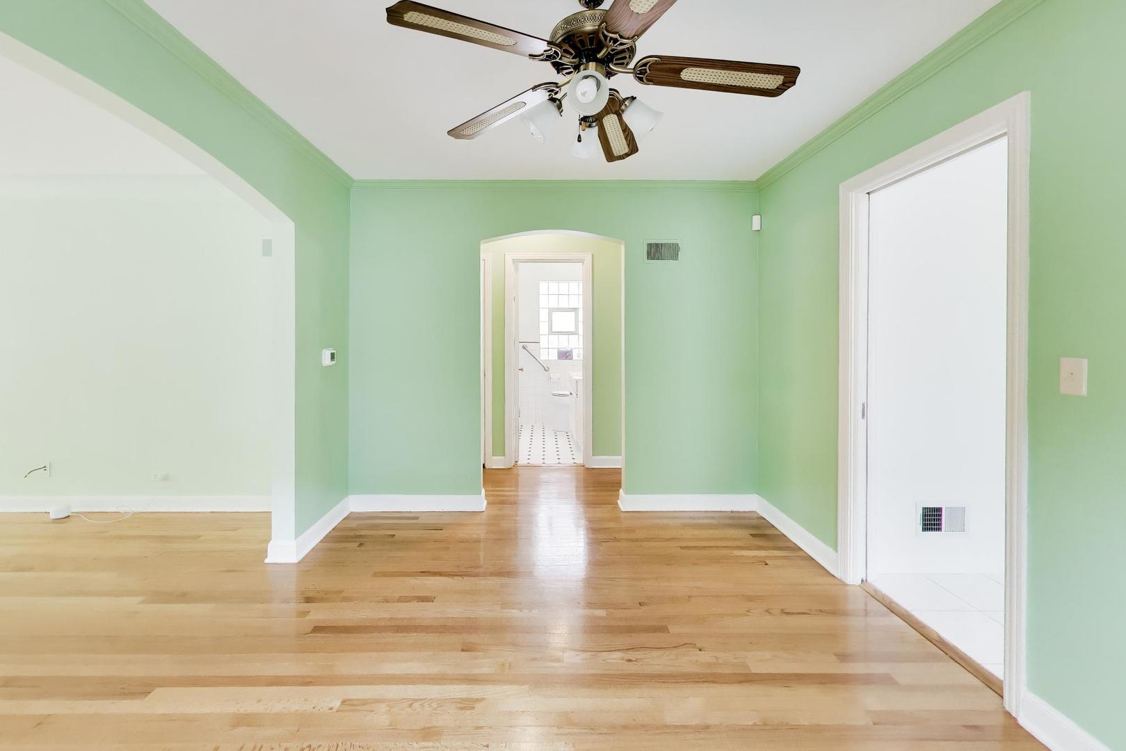6215 N Lowell Avenue, Chicago, IL 60646