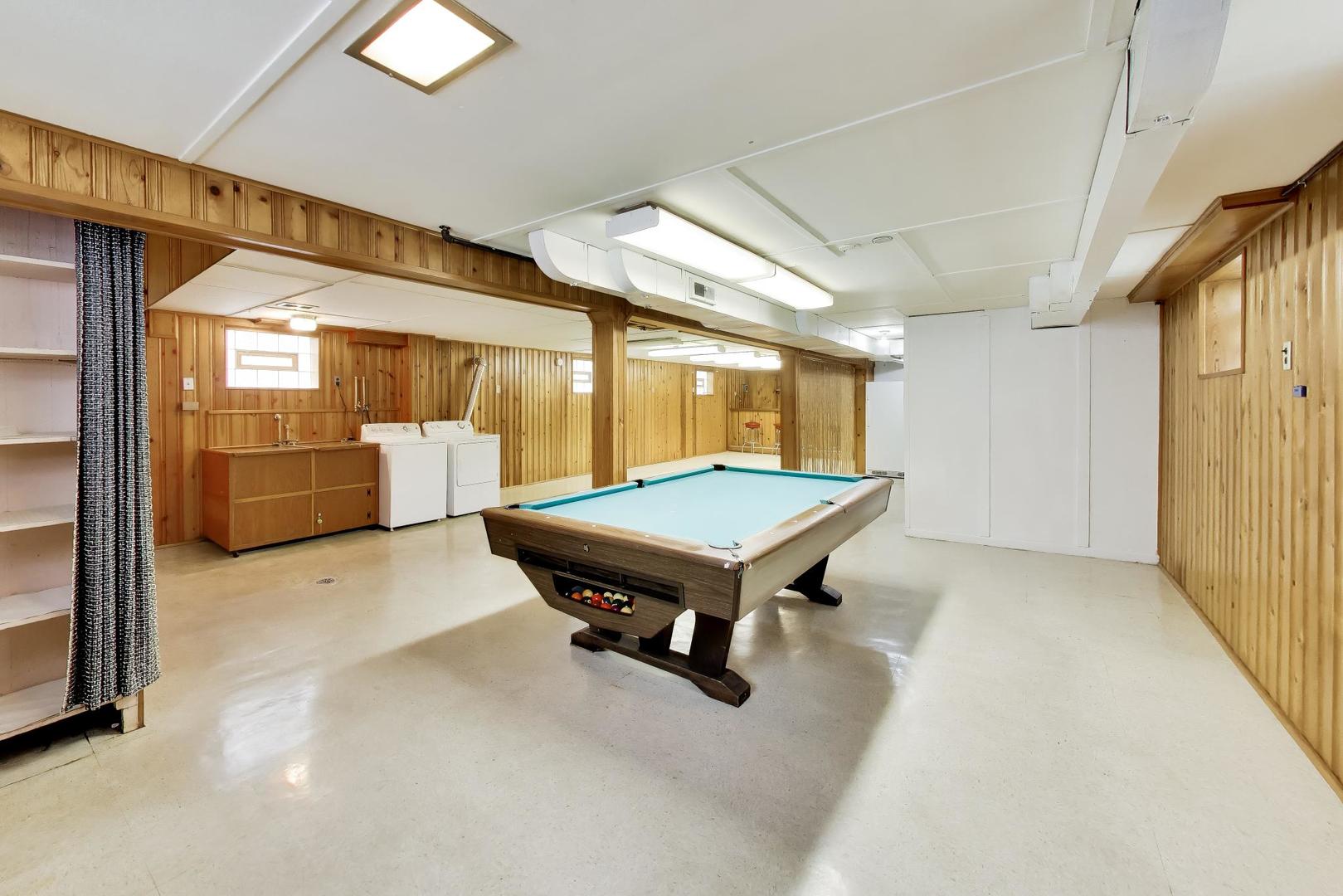 6215 N Lowell Avenue, Chicago, IL 60646