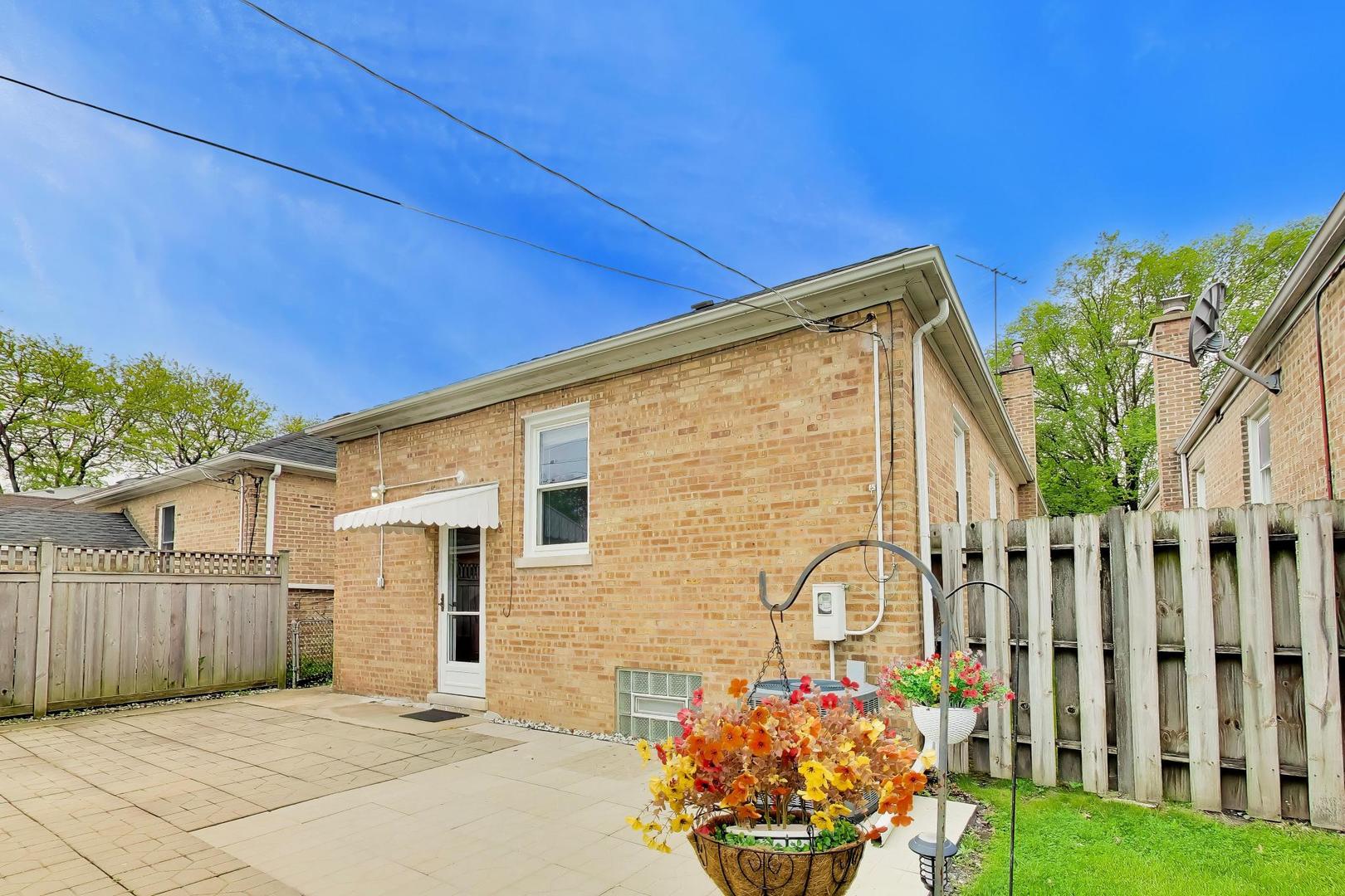 6215 N Lowell Avenue, Chicago, IL 60646