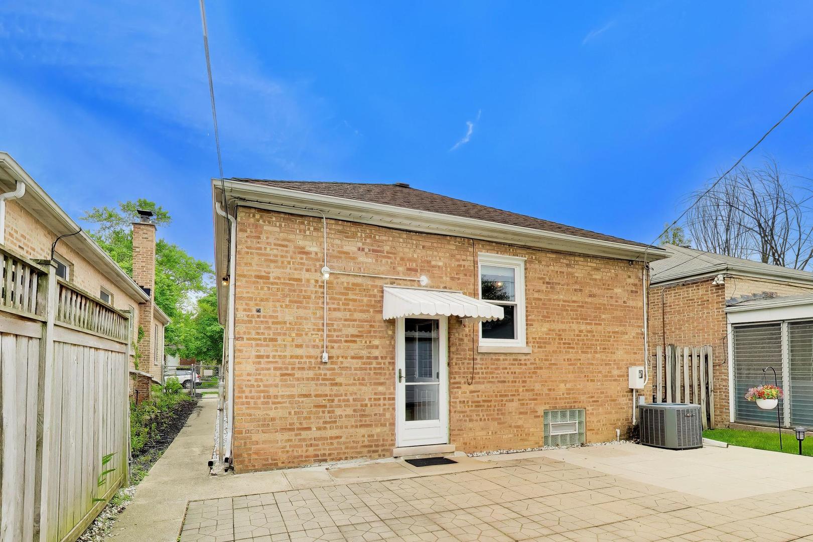 6215 N Lowell Avenue, Chicago, IL 60646