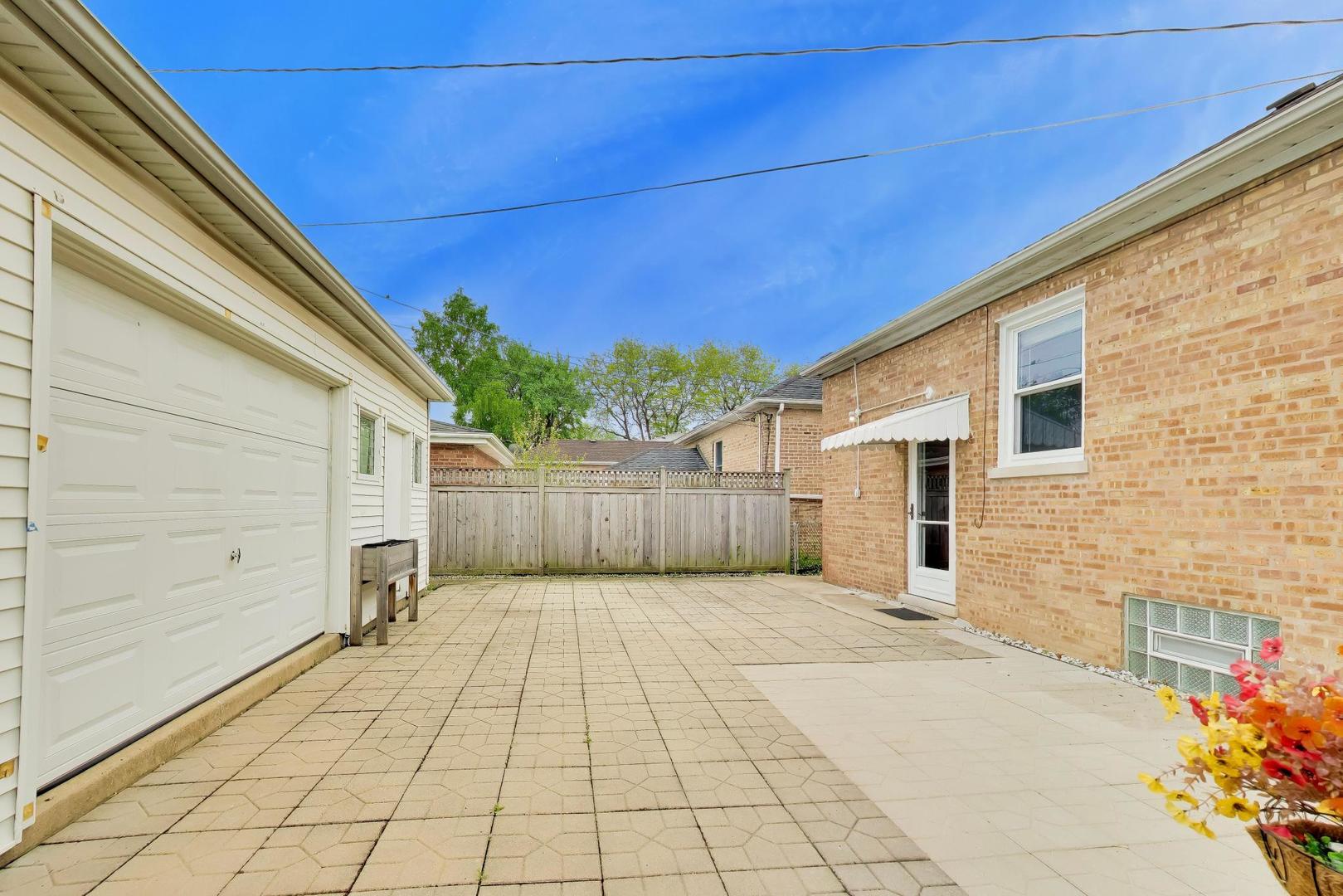 6215 N Lowell Avenue, Chicago, IL 60646