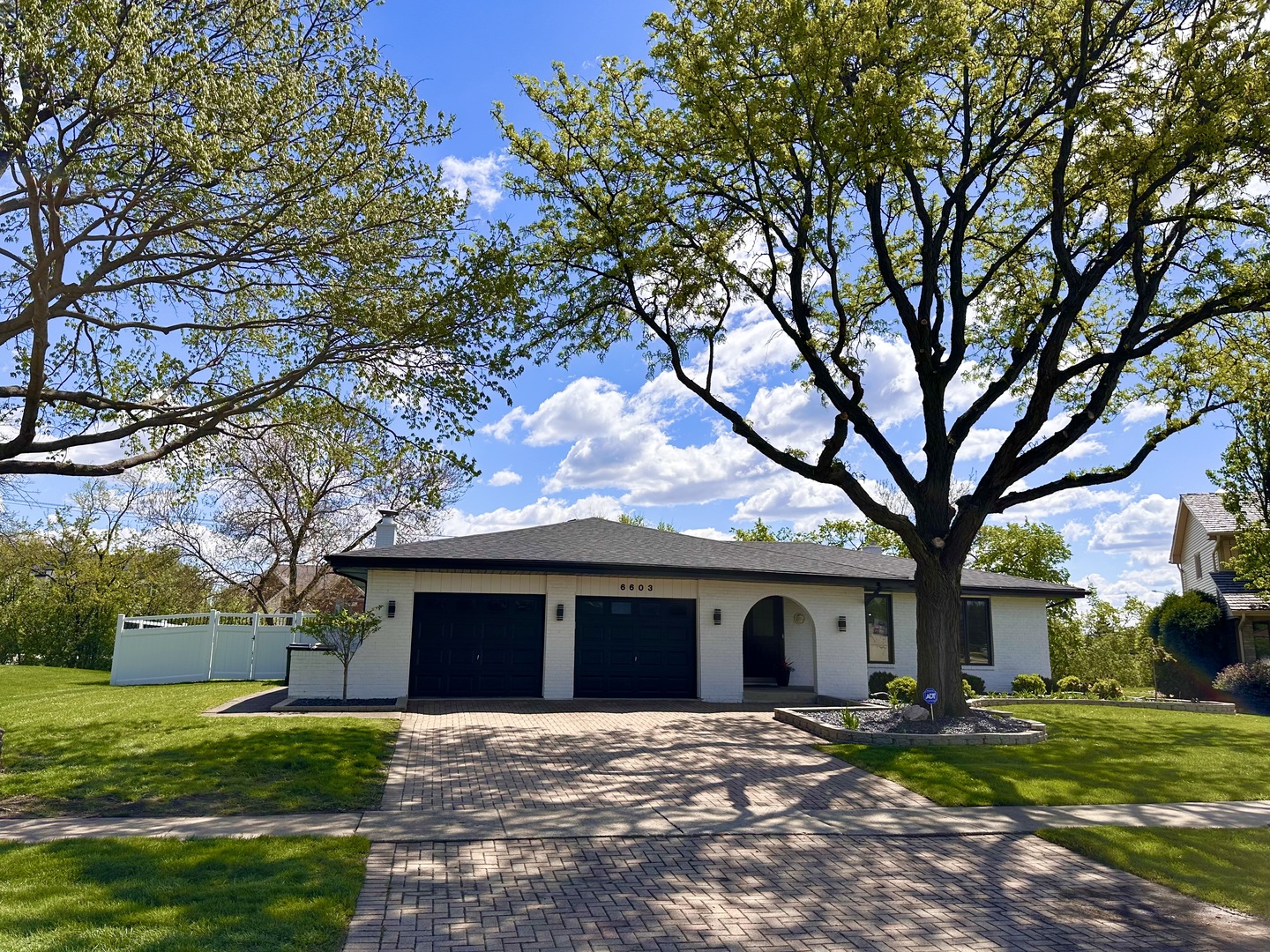 6603 Chaucer Road, Willowbrook, IL 60527