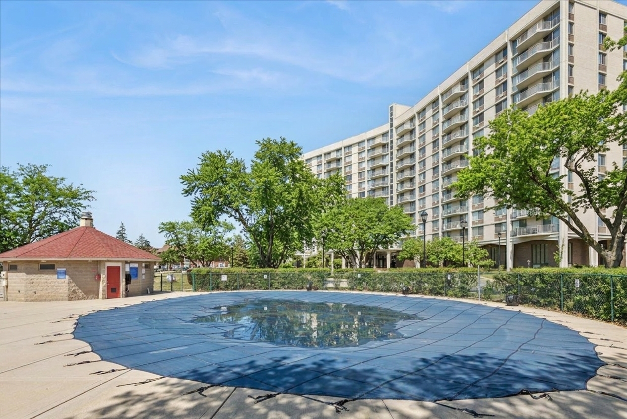 40 N Tower Road #8F, Oak Brook, IL 60523