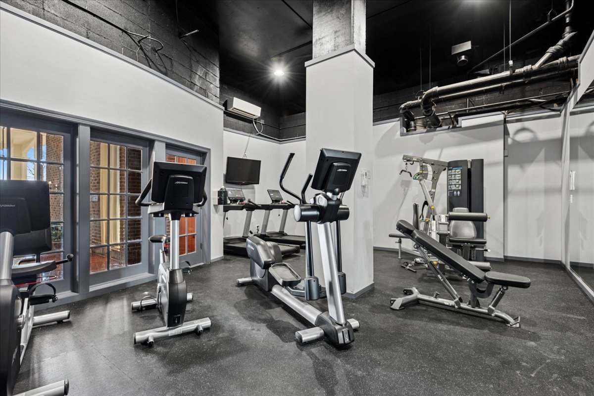 40 N Tower Road #8F, Oak Brook, IL 60523