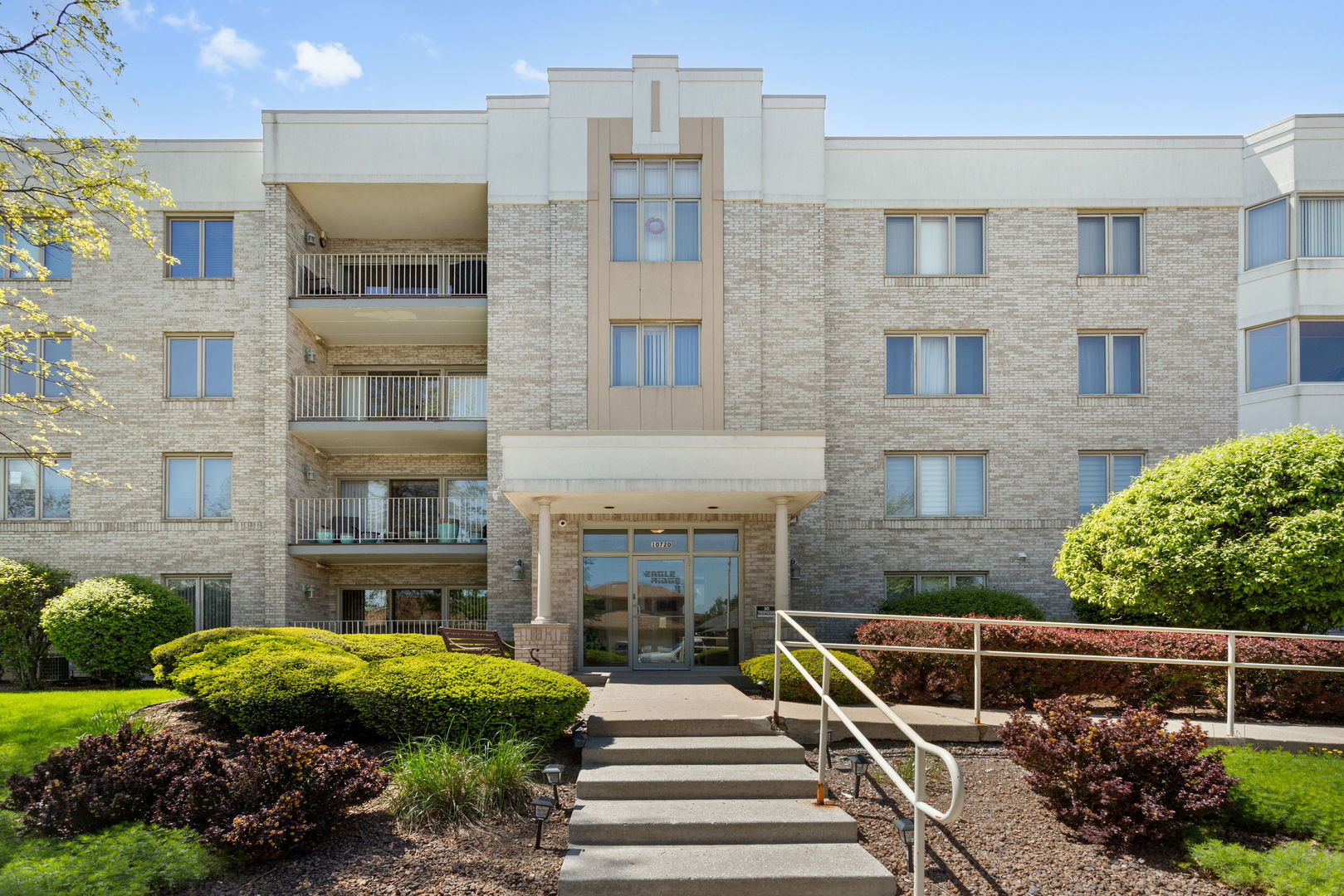 10720 S Washington Street #205, Oak Lawn, IL 60453