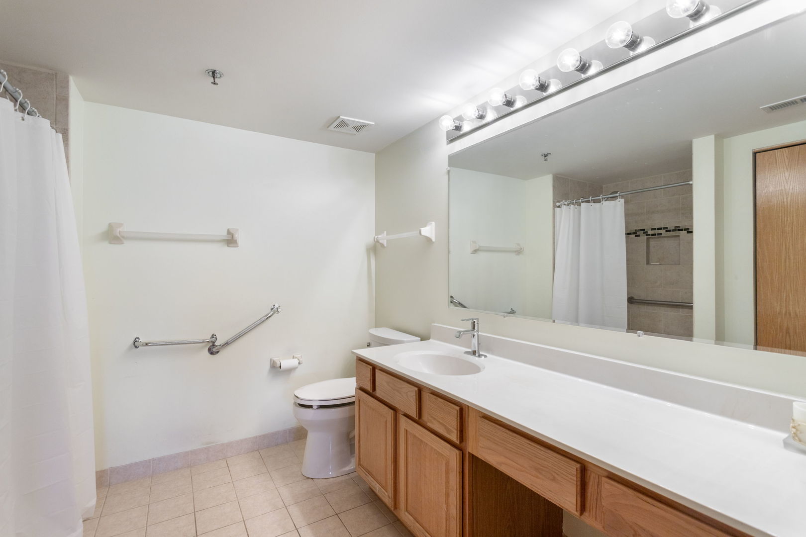 10720 S Washington Street #205, Oak Lawn, IL 60453