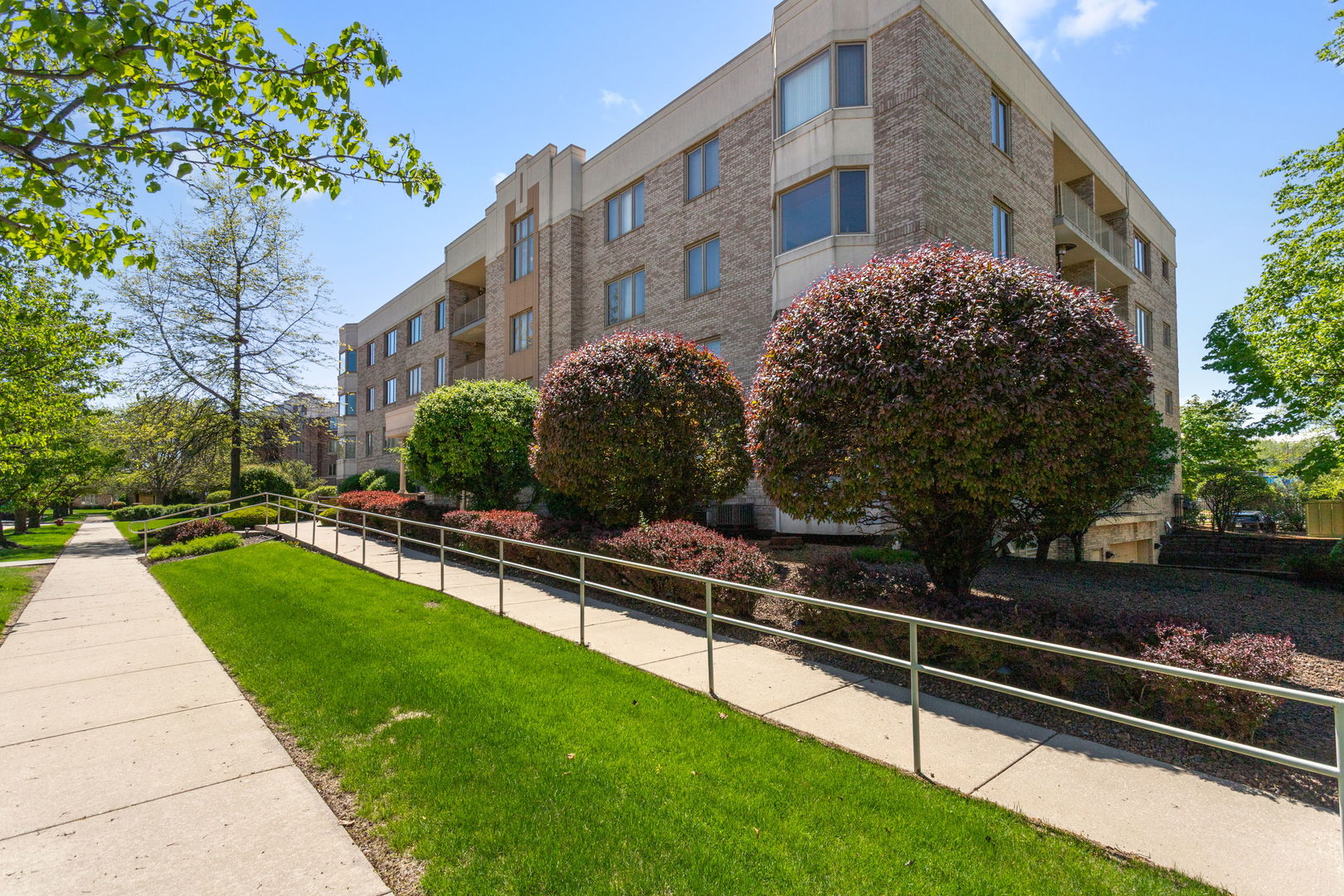 10720 S Washington Street #205, Oak Lawn, IL 60453