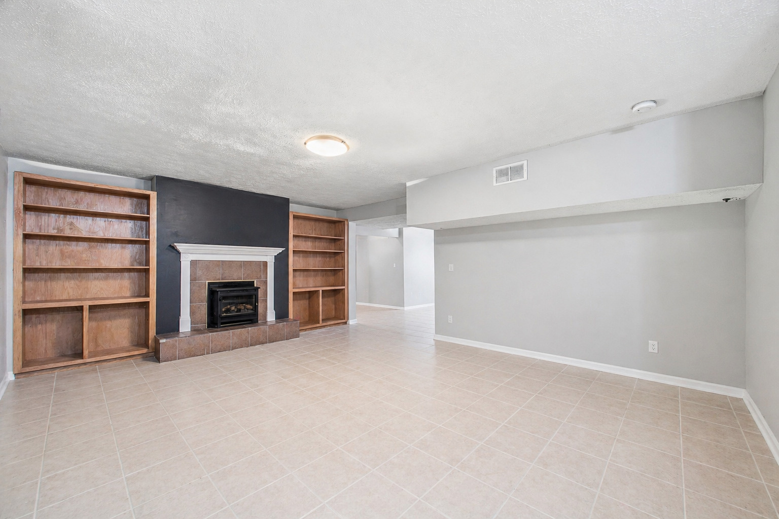 2 Bandecon Way, Bloomington, IL 61704