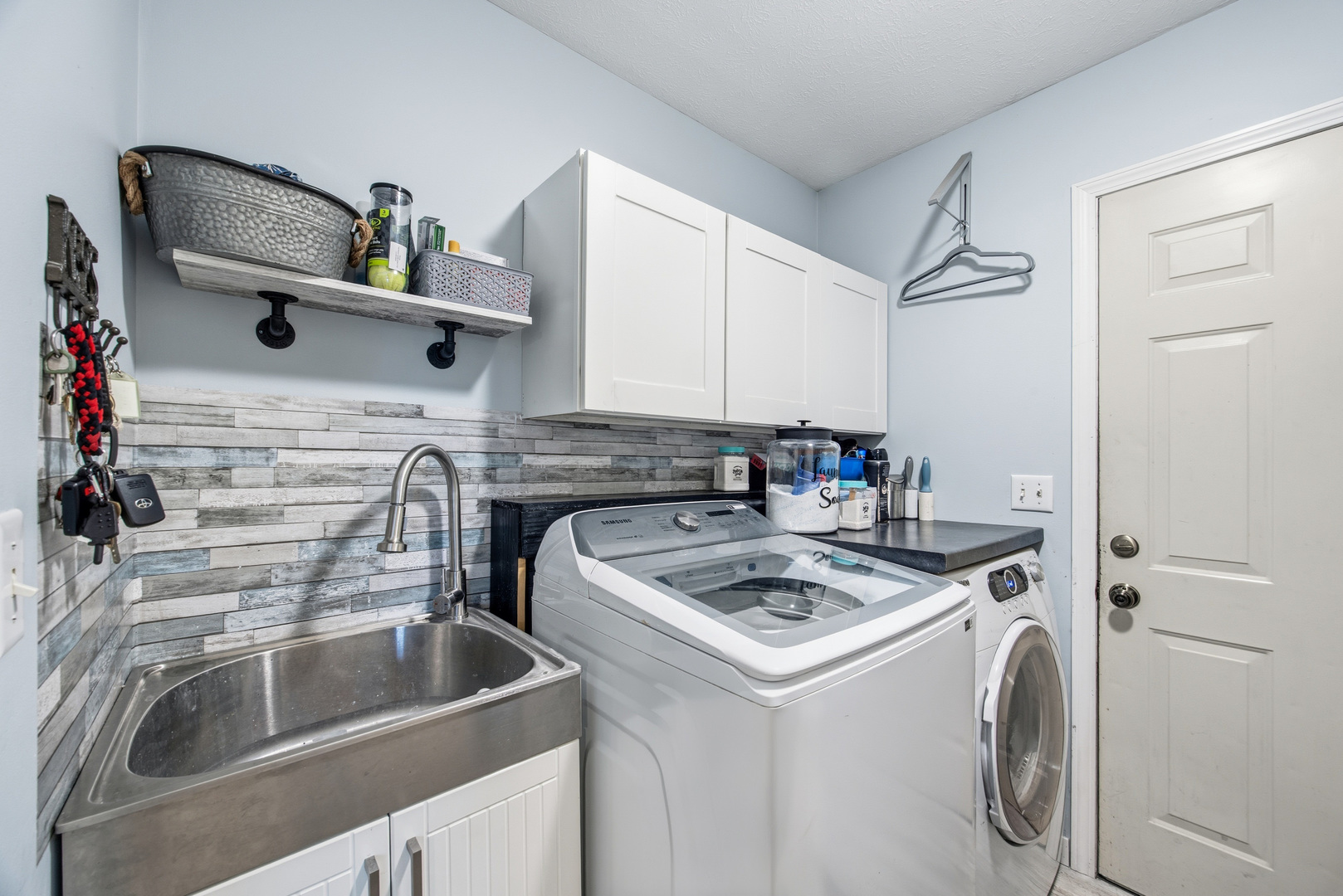 2 Bandecon Way, Bloomington, IL 61704