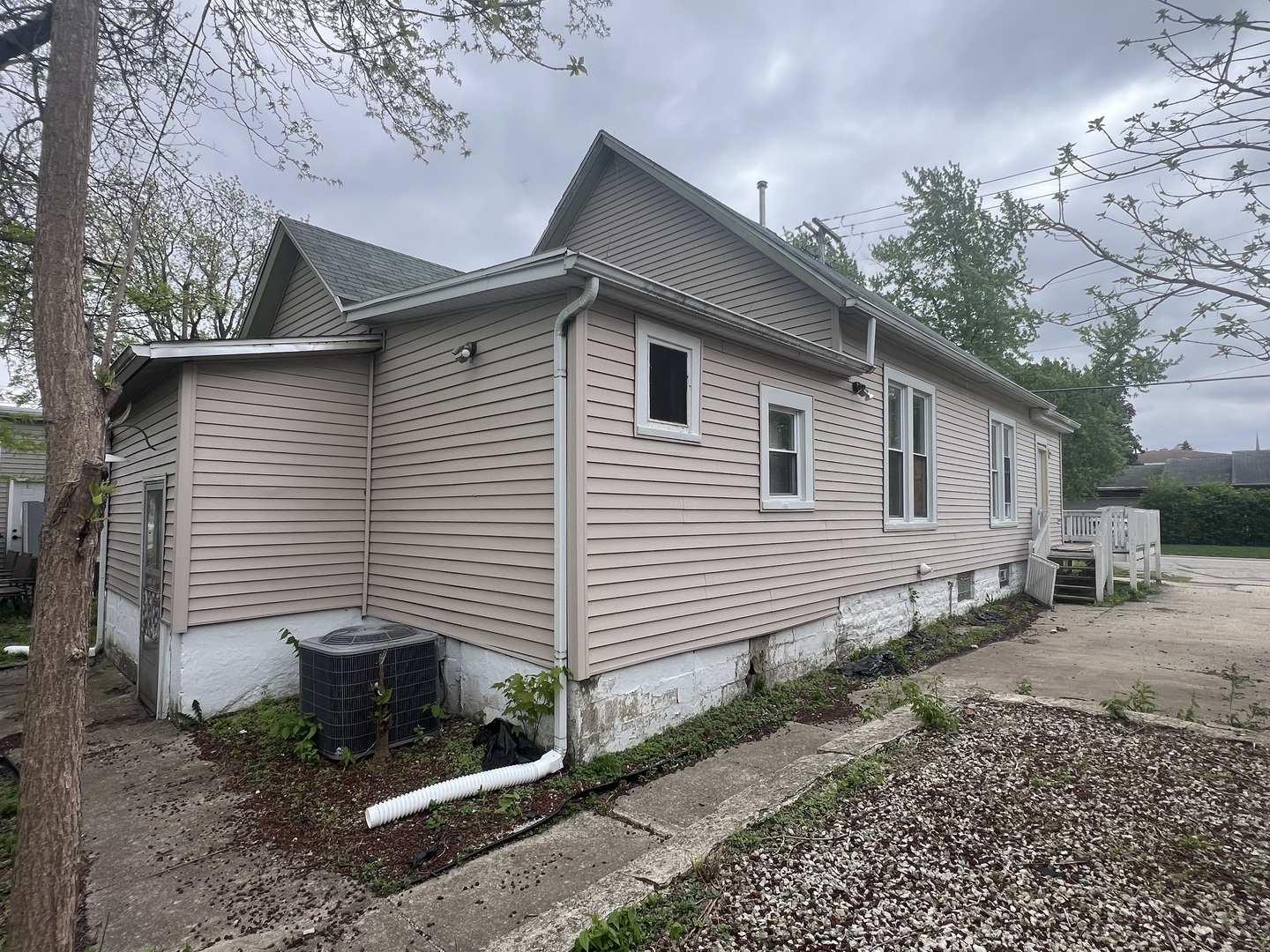 429 E Locust Street, Kankakee, IL 60901