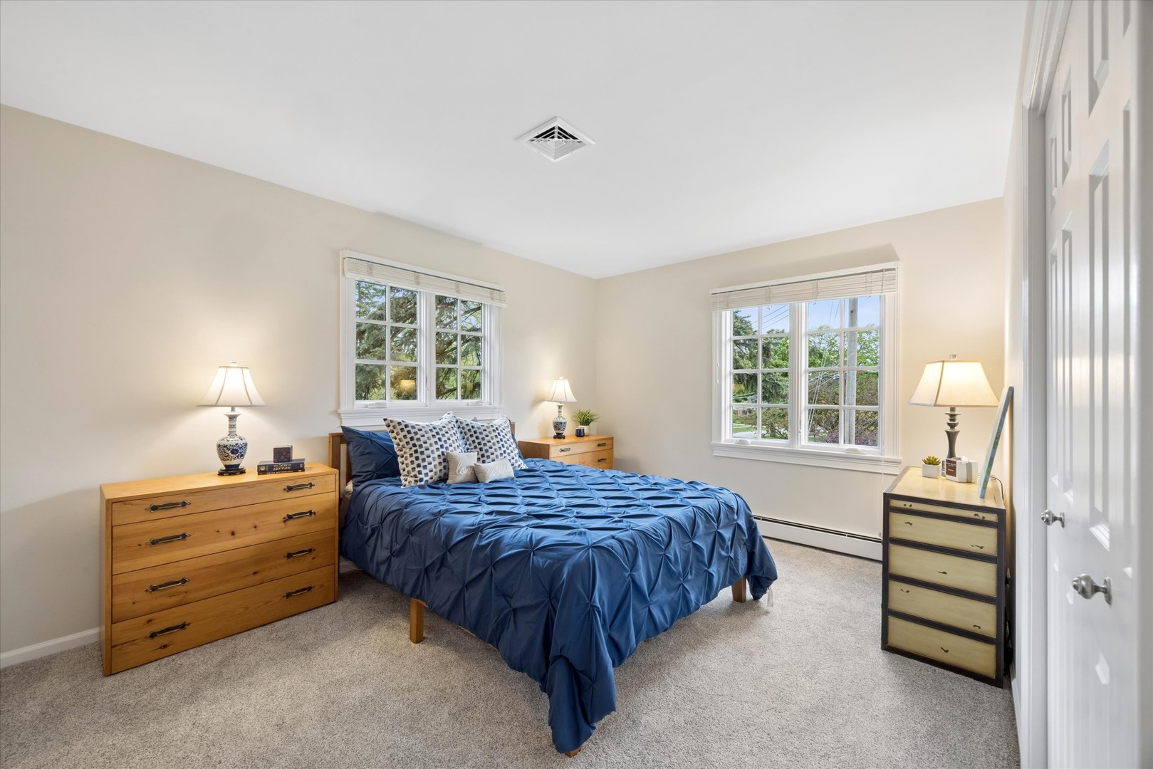 698 N Kenilworth Avenue, Glen Ellyn, IL 60137