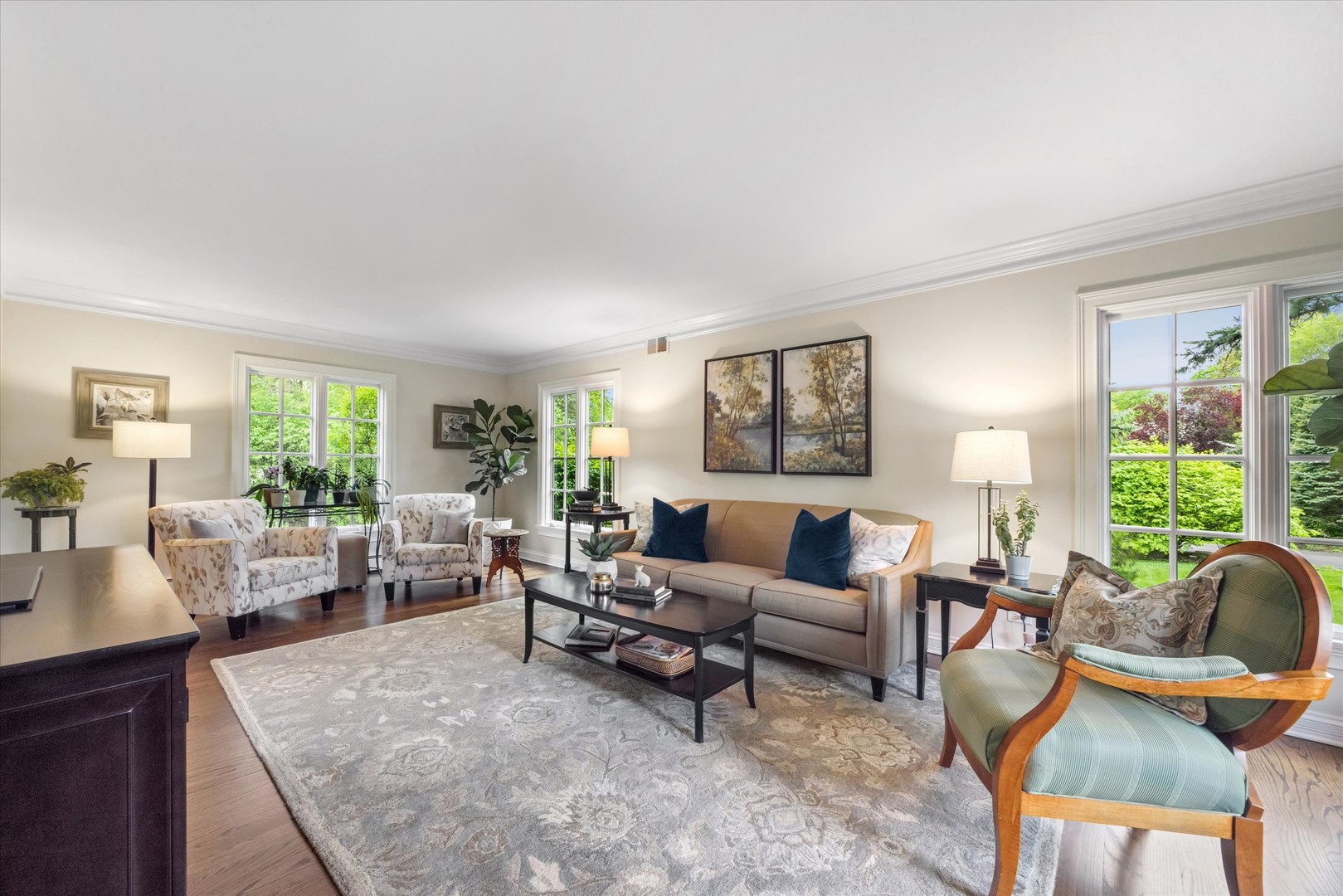698 N Kenilworth Avenue, Glen Ellyn, IL 60137