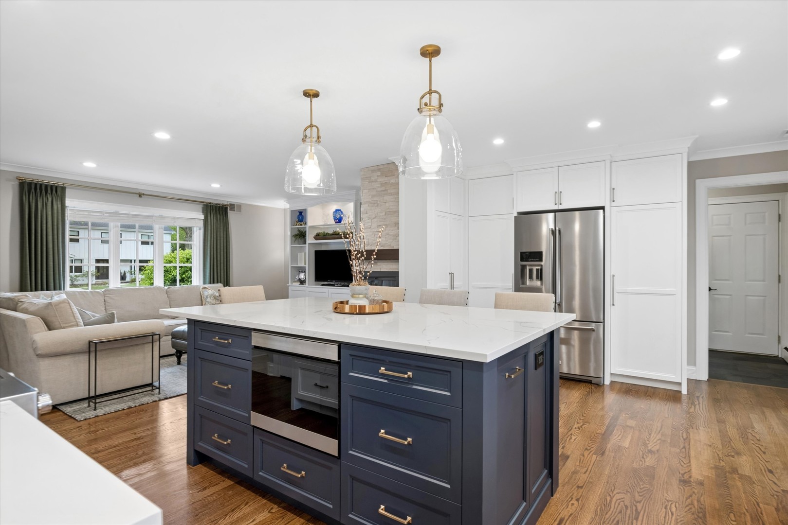 698 N Kenilworth Avenue, Glen Ellyn, IL 60137