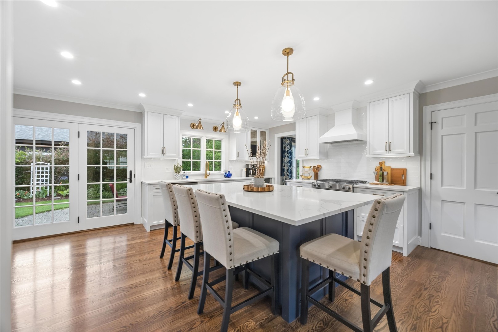 698 N Kenilworth Avenue, Glen Ellyn, IL 60137