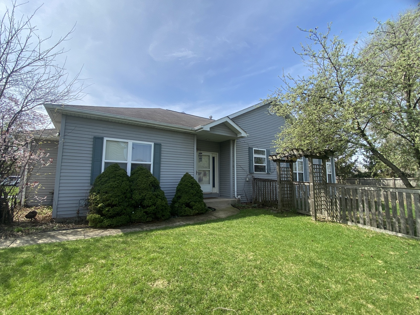 586 Chestnut Drive, Oswego, IL 60543