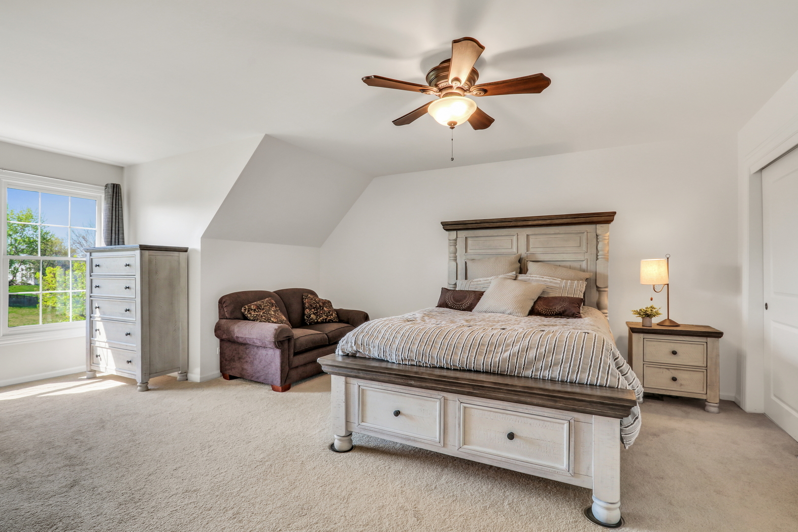 2890 TRAIL CREST Lane, Lindenhurst, IL 60046