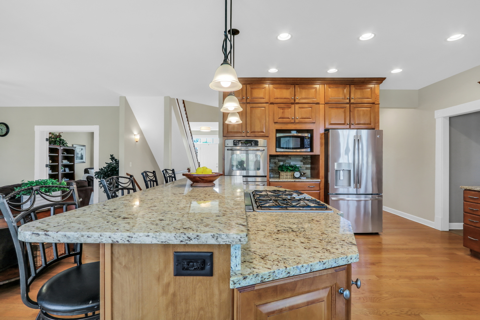 2890 TRAIL CREST Lane, Lindenhurst, IL 60046