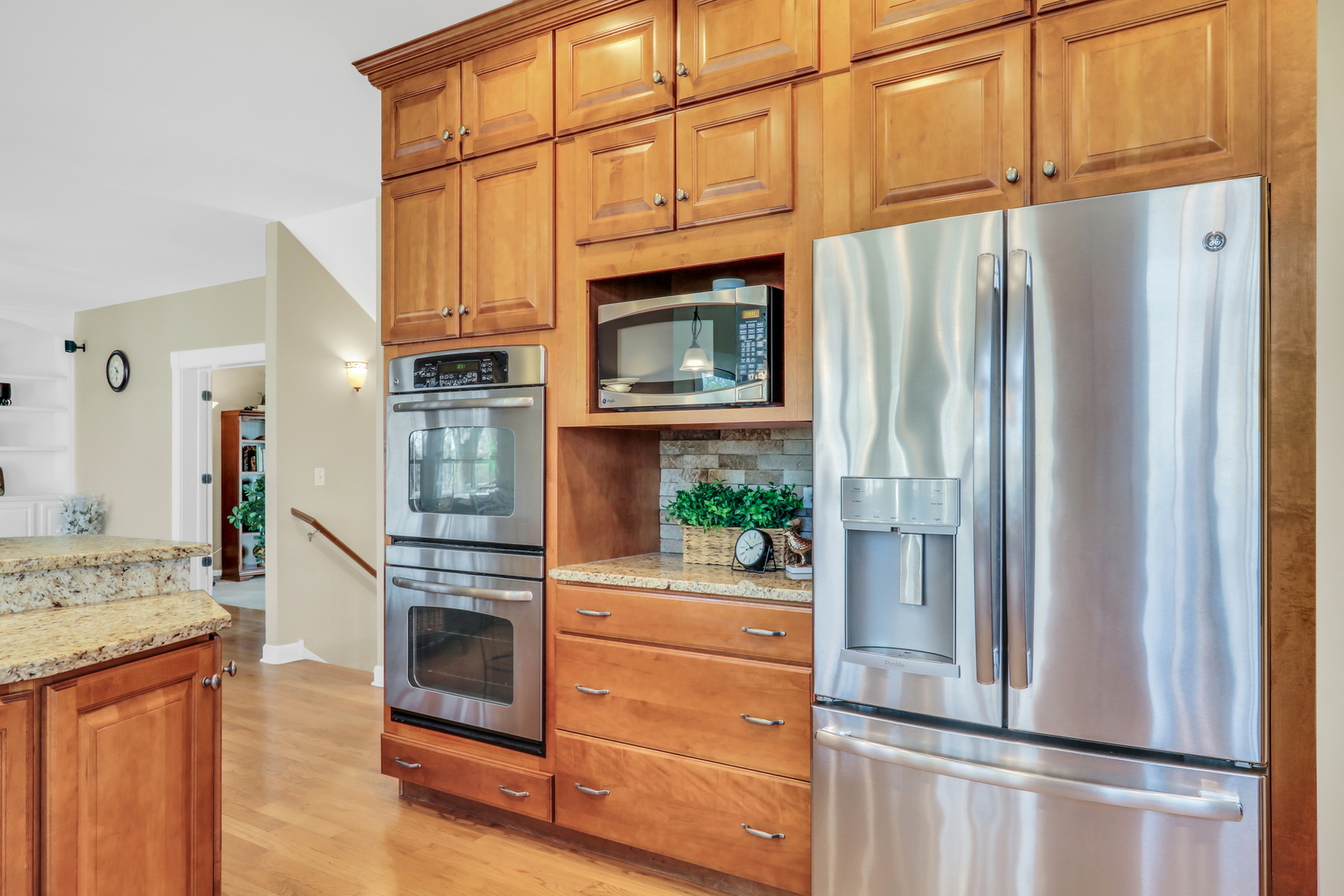 2890 TRAIL CREST Lane, Lindenhurst, IL 60046