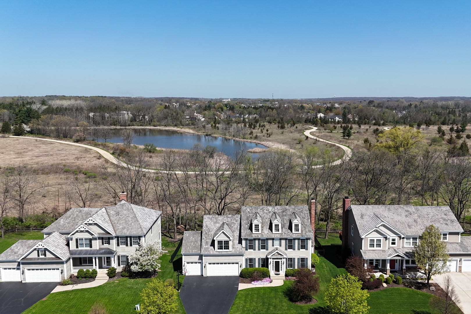 2890 TRAIL CREST Lane, Lindenhurst, IL 60046