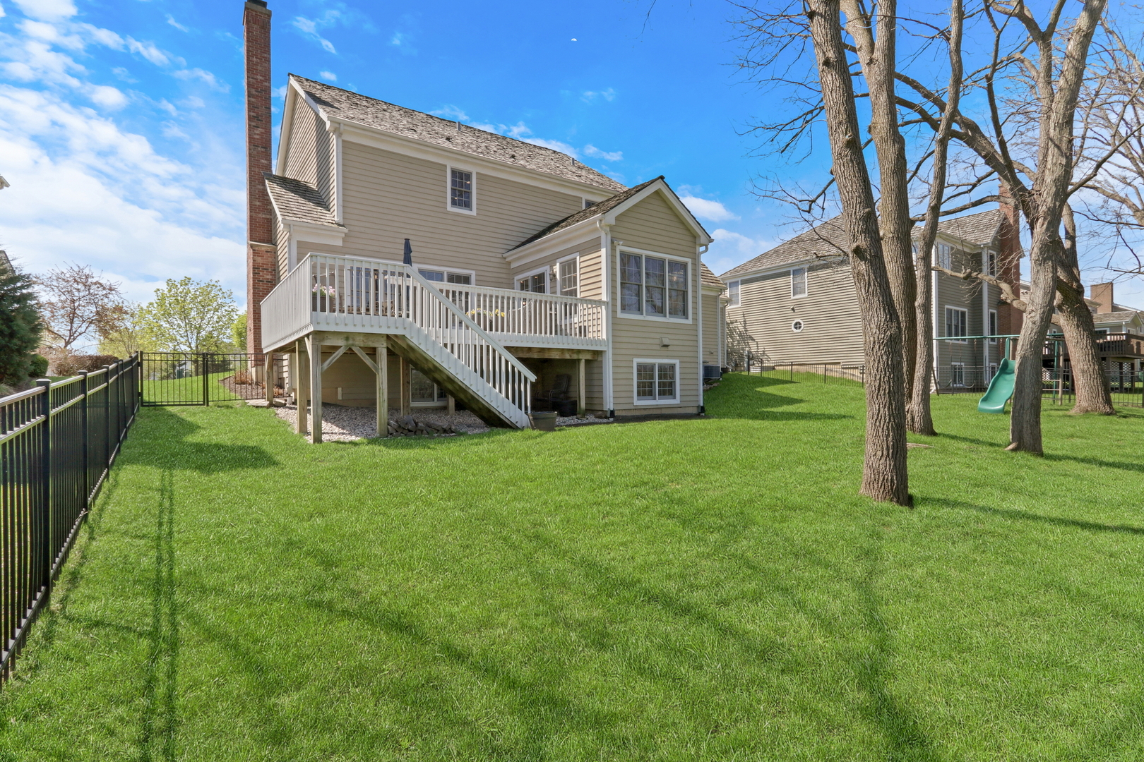 2890 TRAIL CREST Lane, Lindenhurst, IL 60046