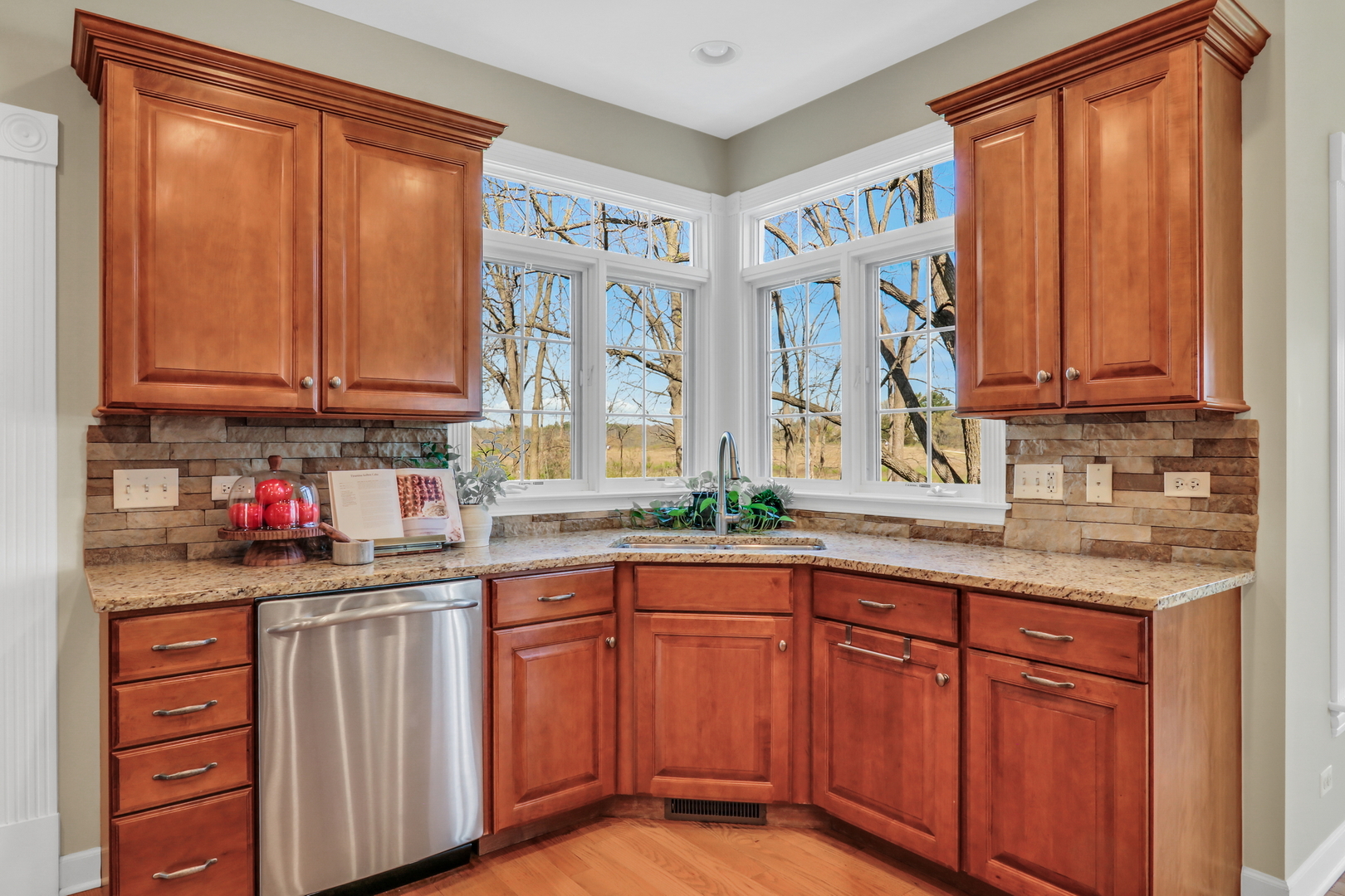 2890 TRAIL CREST Lane, Lindenhurst, IL 60046