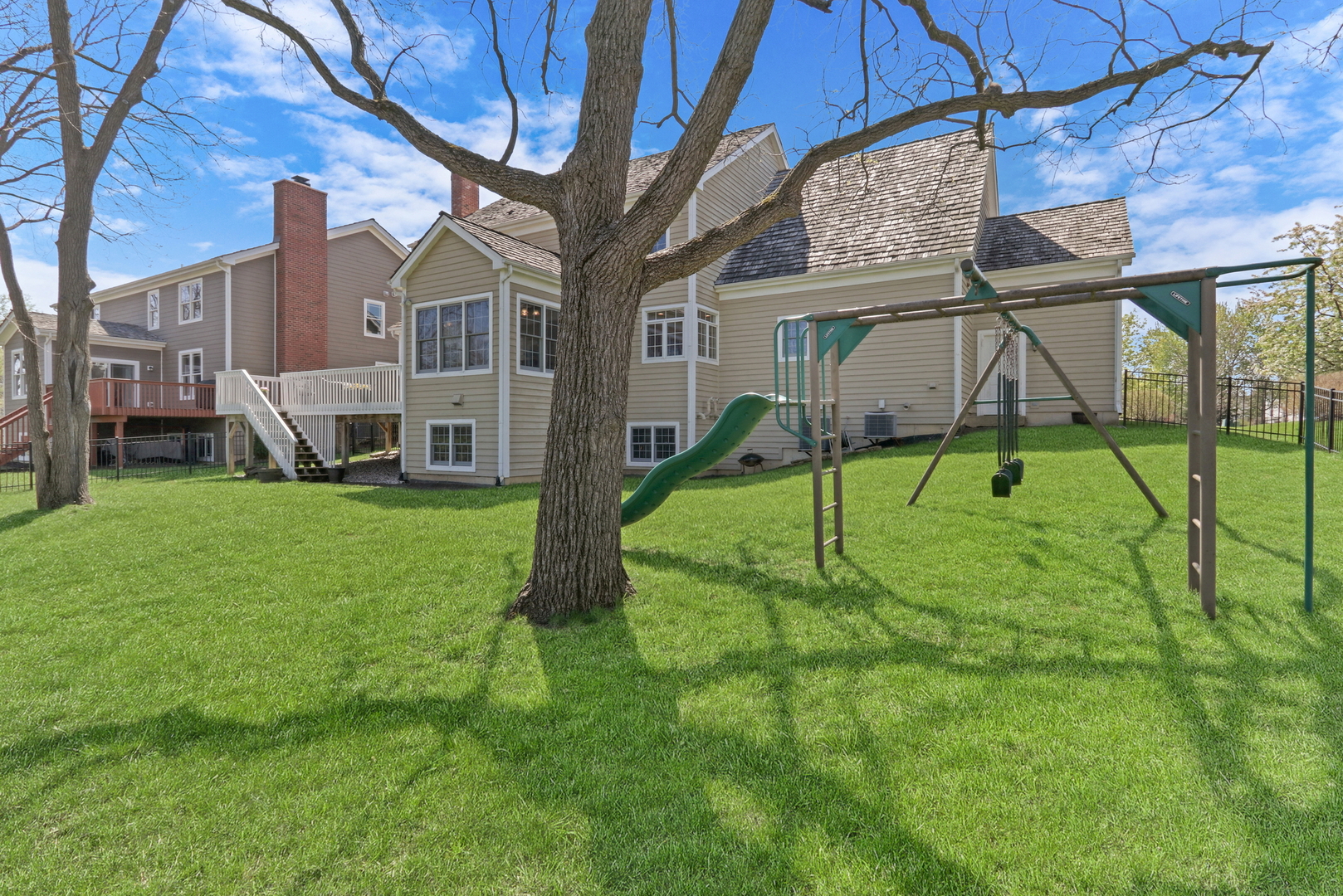 2890 TRAIL CREST Lane, Lindenhurst, IL 60046