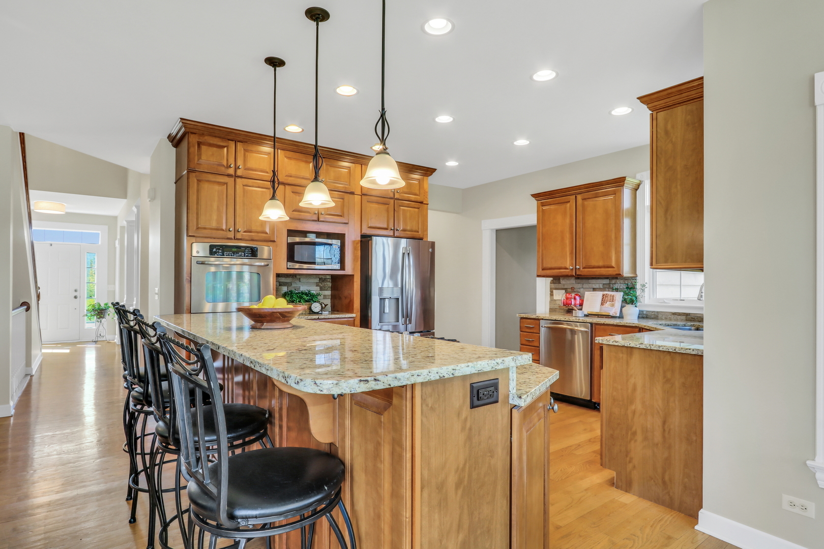 2890 TRAIL CREST Lane, Lindenhurst, IL 60046