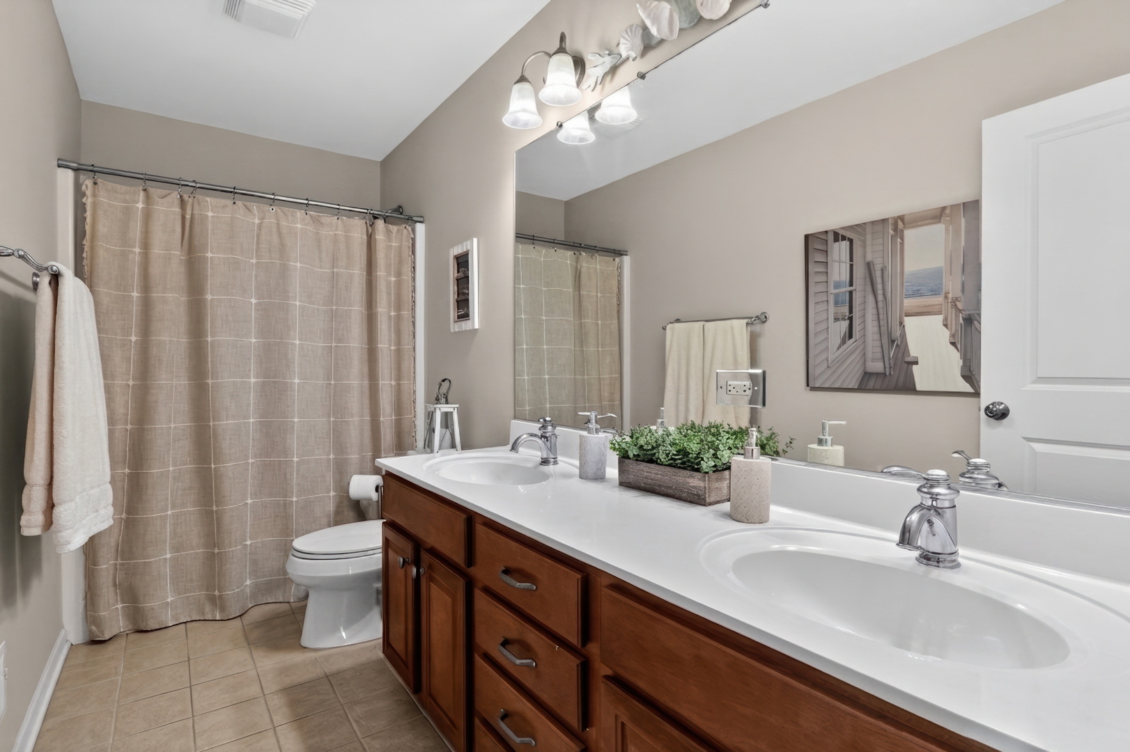 2890 TRAIL CREST Lane, Lindenhurst, IL 60046