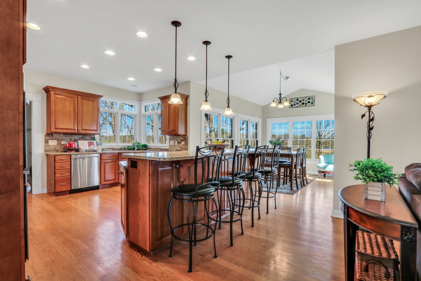 2890 TRAIL CREST Lane, Lindenhurst, IL 60046