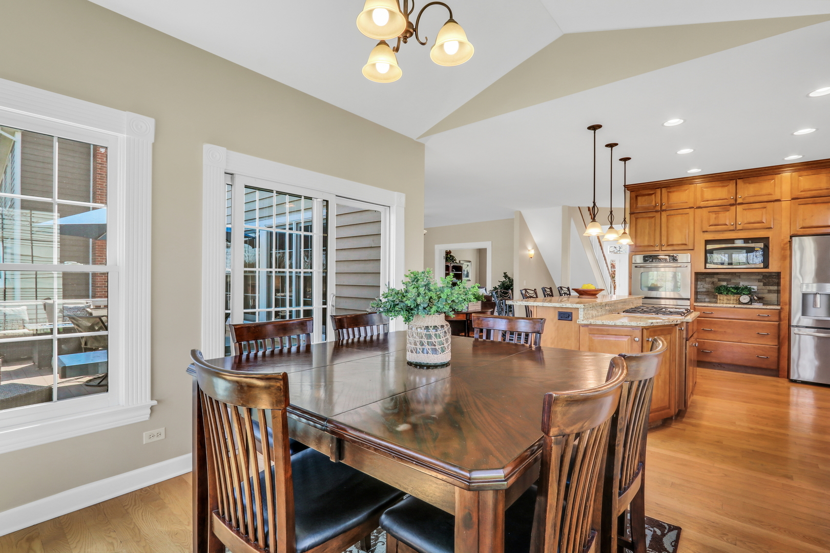 2890 TRAIL CREST Lane, Lindenhurst, IL 60046