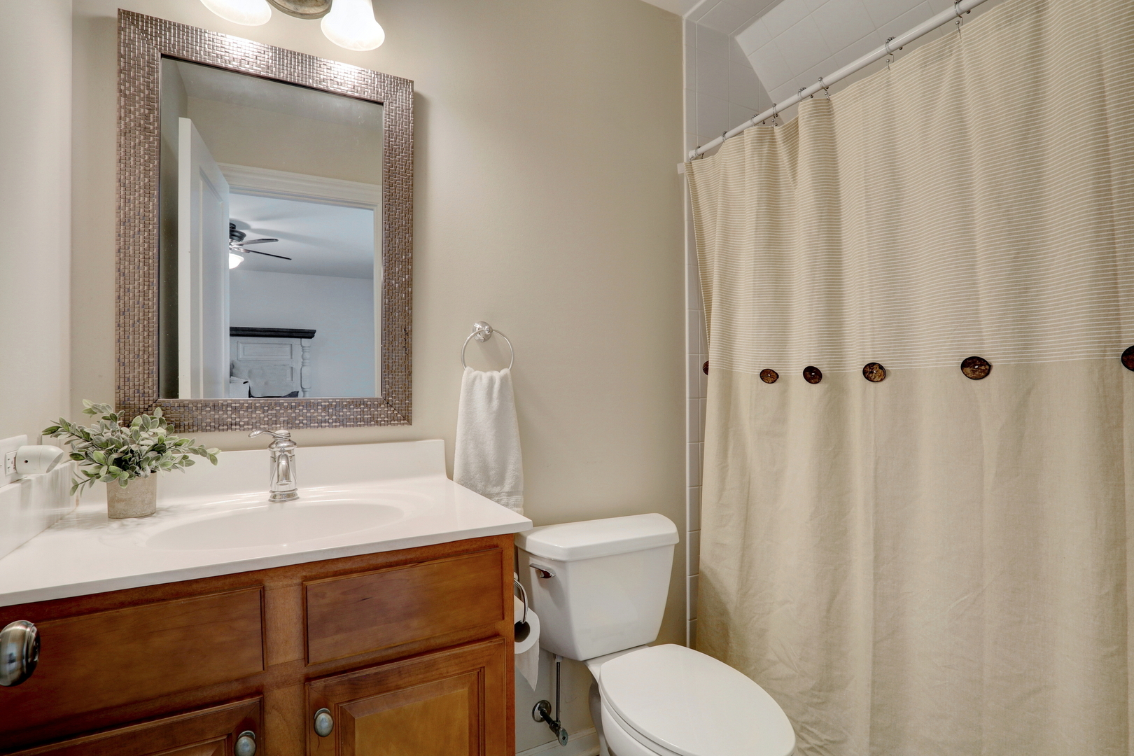 2890 TRAIL CREST Lane, Lindenhurst, IL 60046