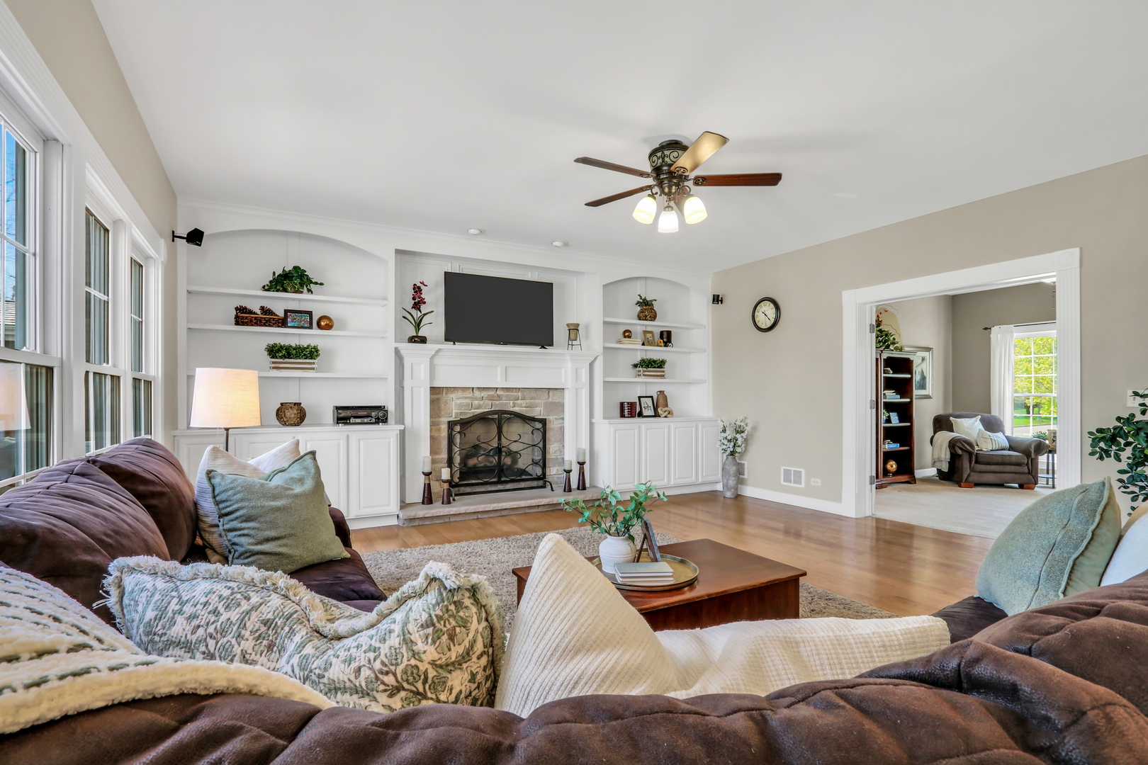 2890 TRAIL CREST Lane, Lindenhurst, IL 60046