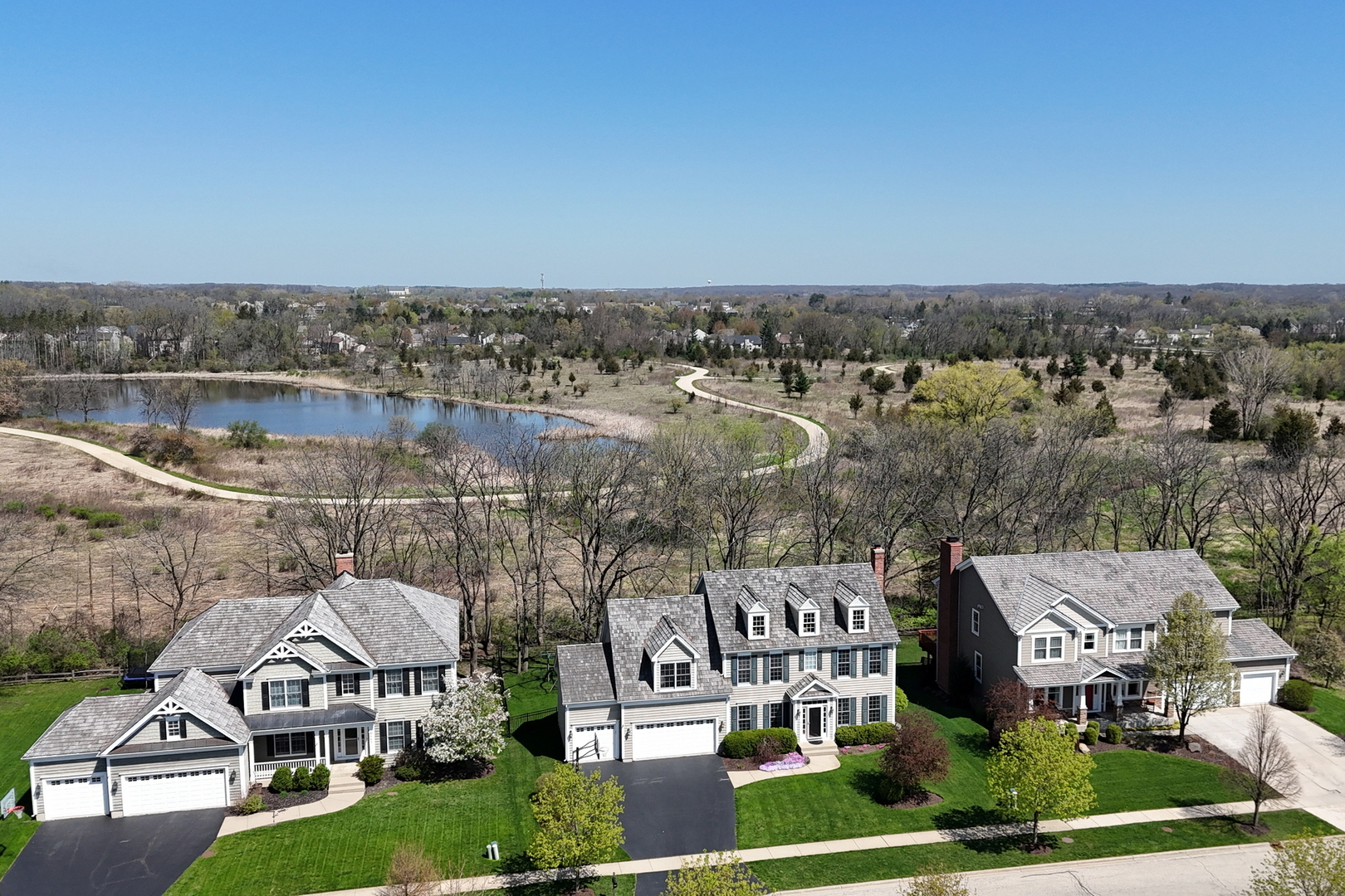 2890 TRAIL CREST Lane, Lindenhurst, IL 60046