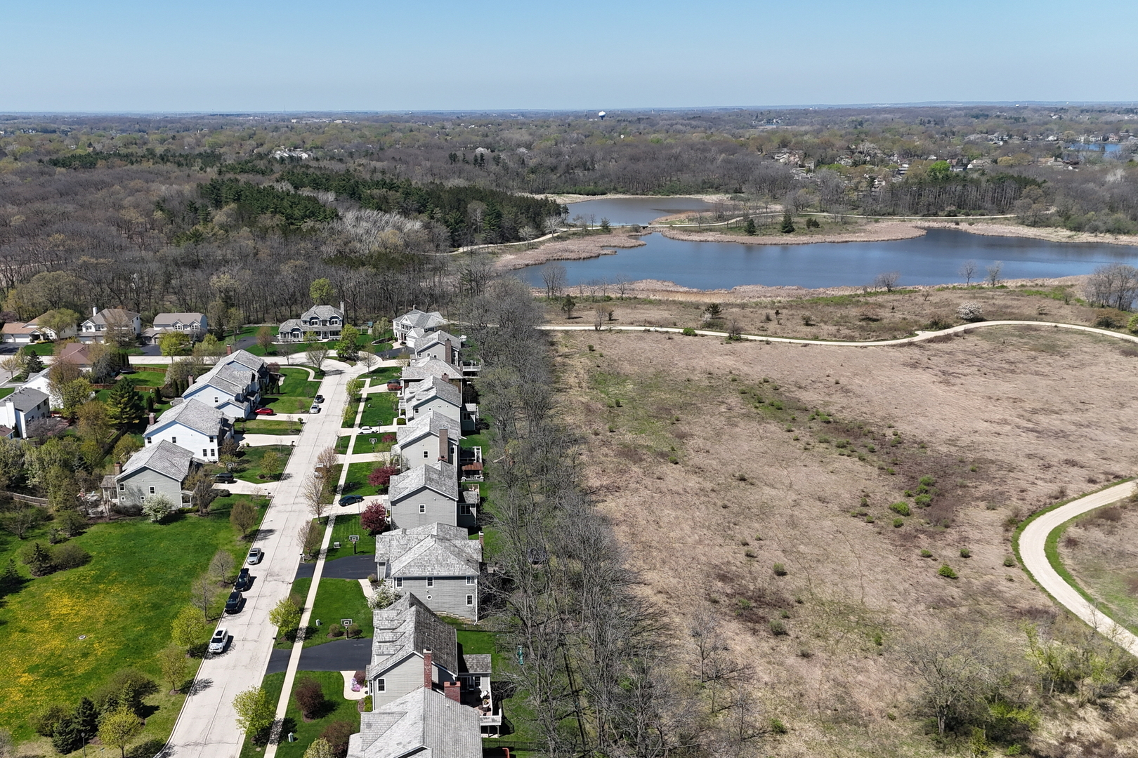 2890 TRAIL CREST Lane, Lindenhurst, IL 60046