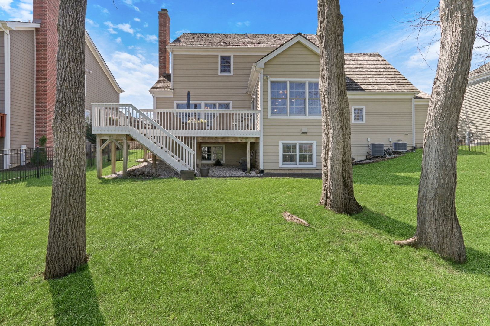 2890 TRAIL CREST Lane, Lindenhurst, IL 60046