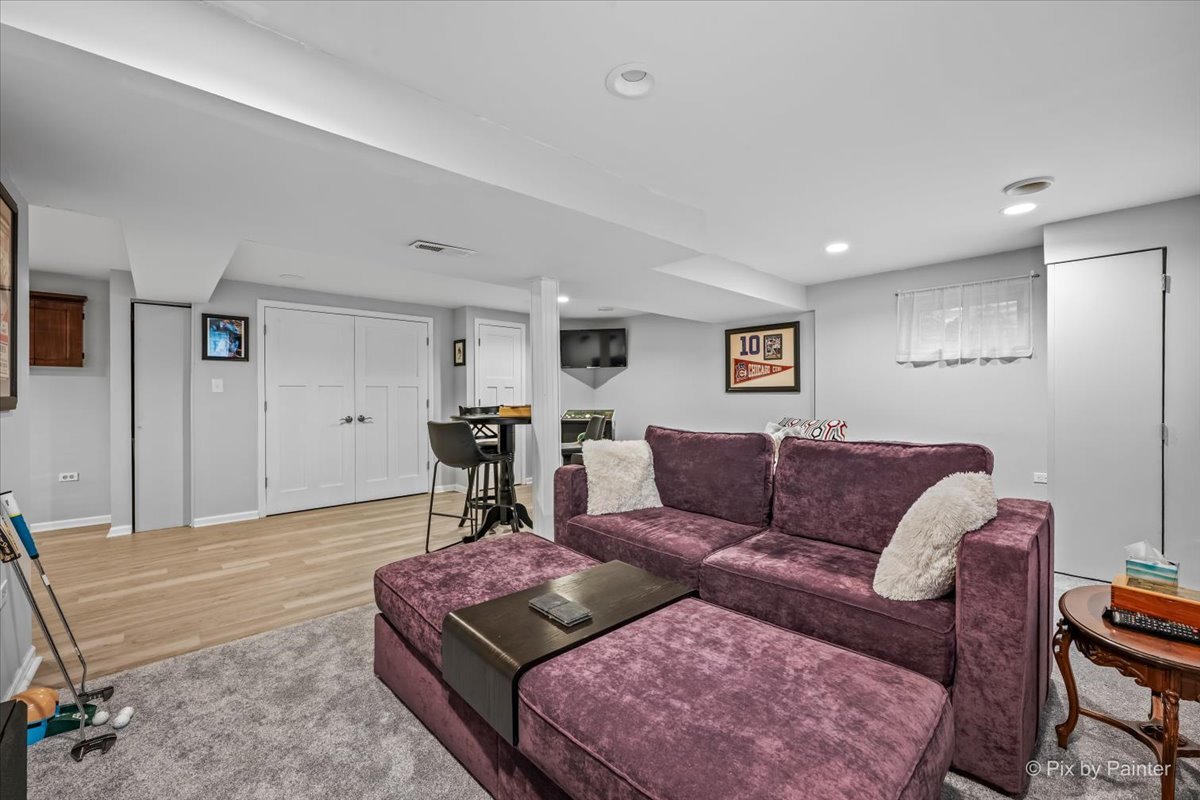 27W050 Sycamore Lane, Winfield, IL 60190