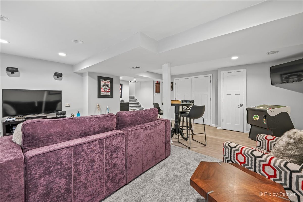 27W050 Sycamore Lane, Winfield, IL 60190