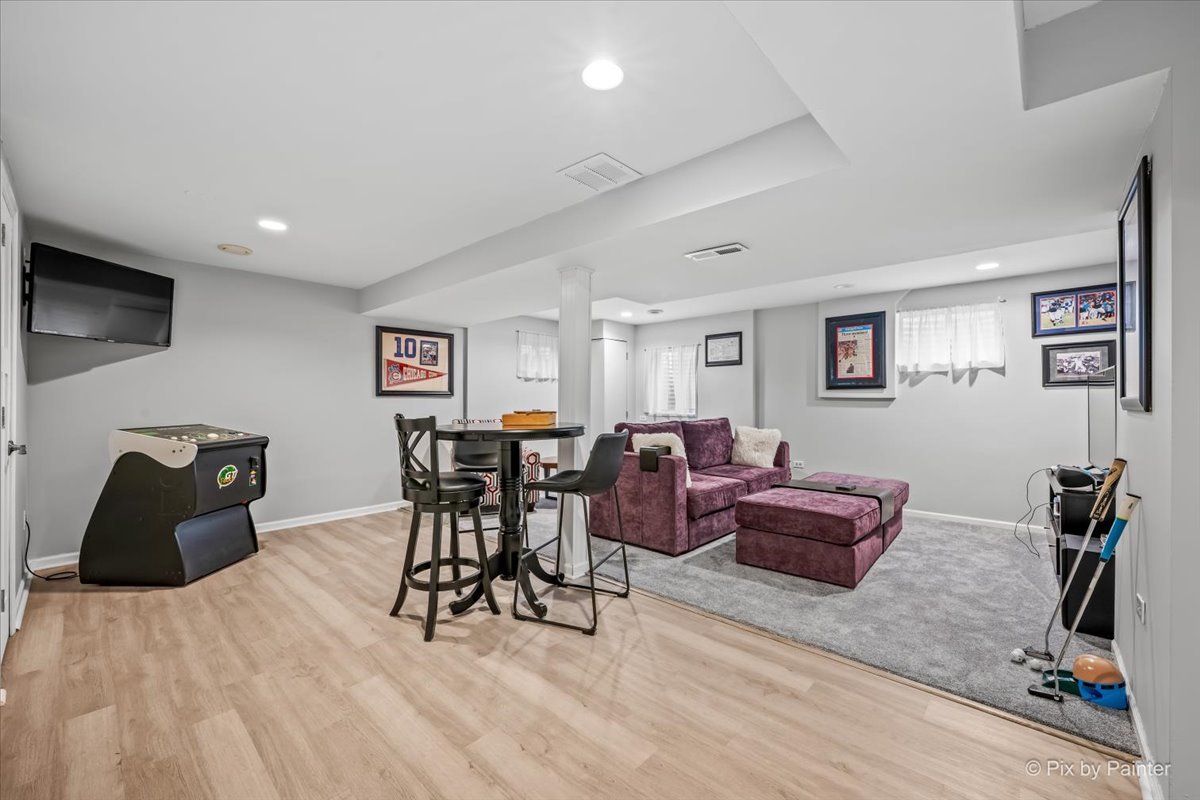27W050 Sycamore Lane, Winfield, IL 60190